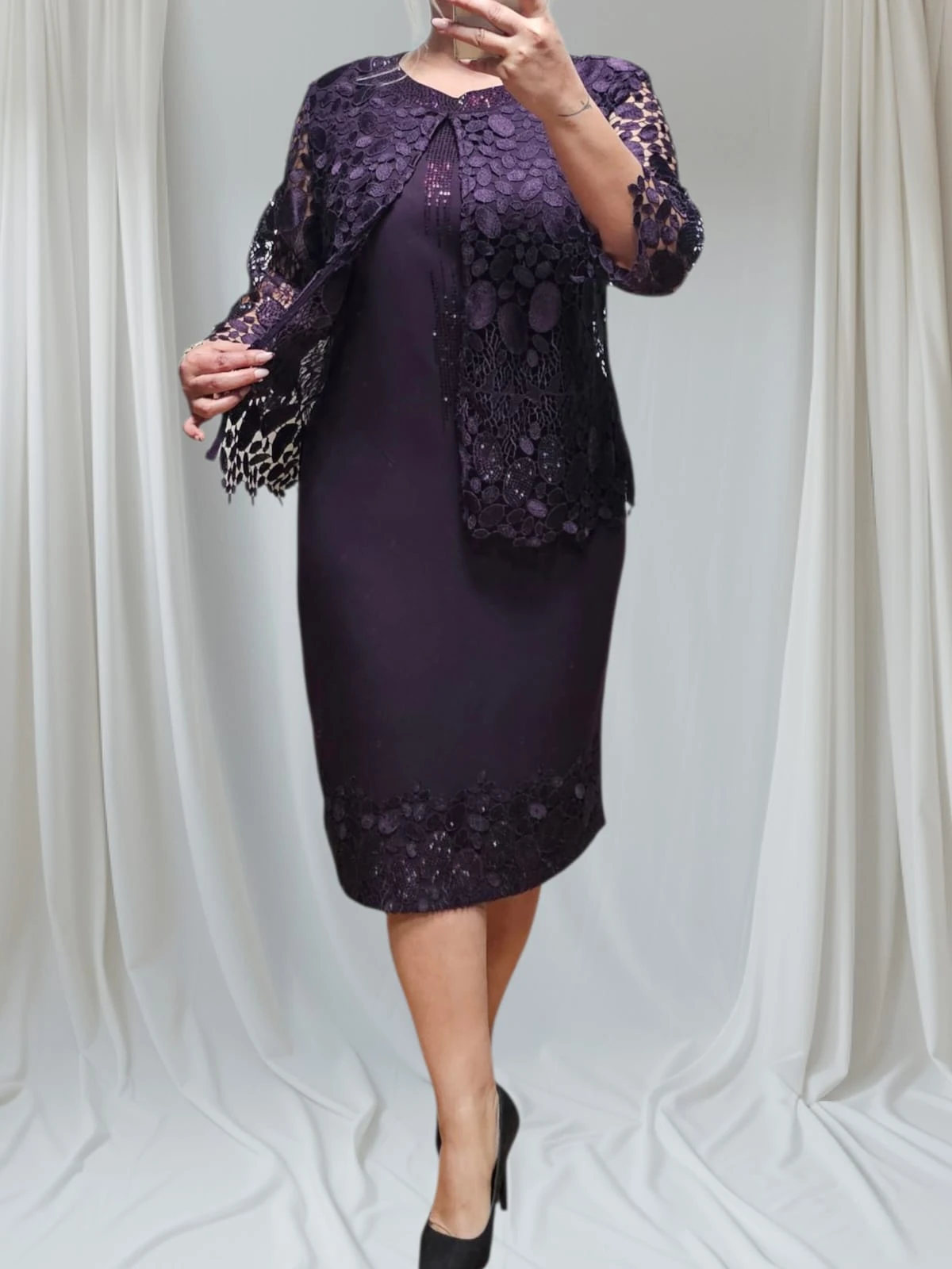 Mor Renk Krep Kumaş Üzeri Güpür Dantel Elbise