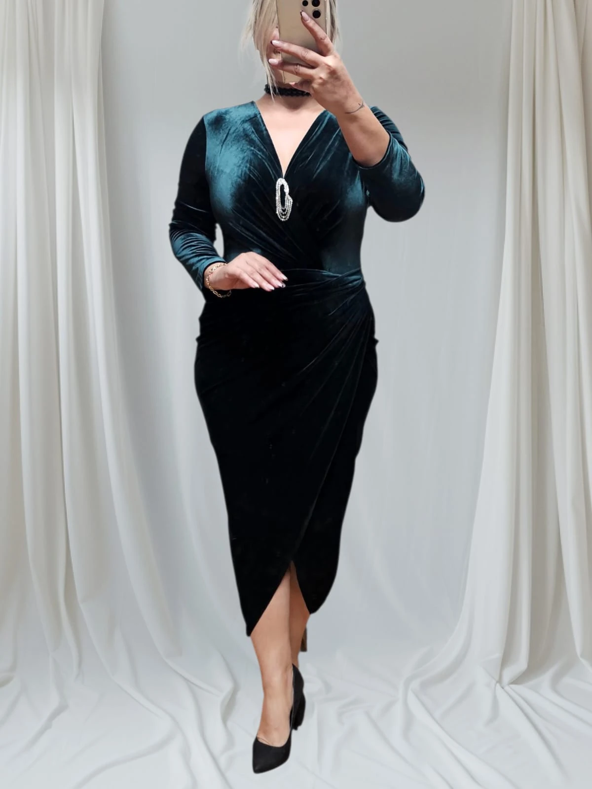 Yeşil Renk Likralı Kadife Kumaş Elbise