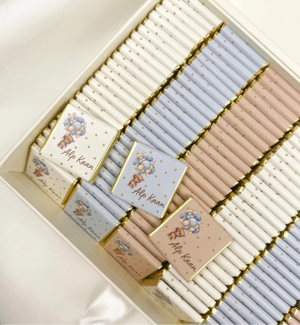 Kitap Kutuda İsme Özel Bebek Çikolatası