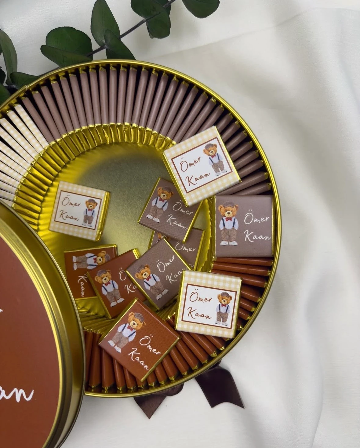 Metal Kutuda Bebek Çikolatası