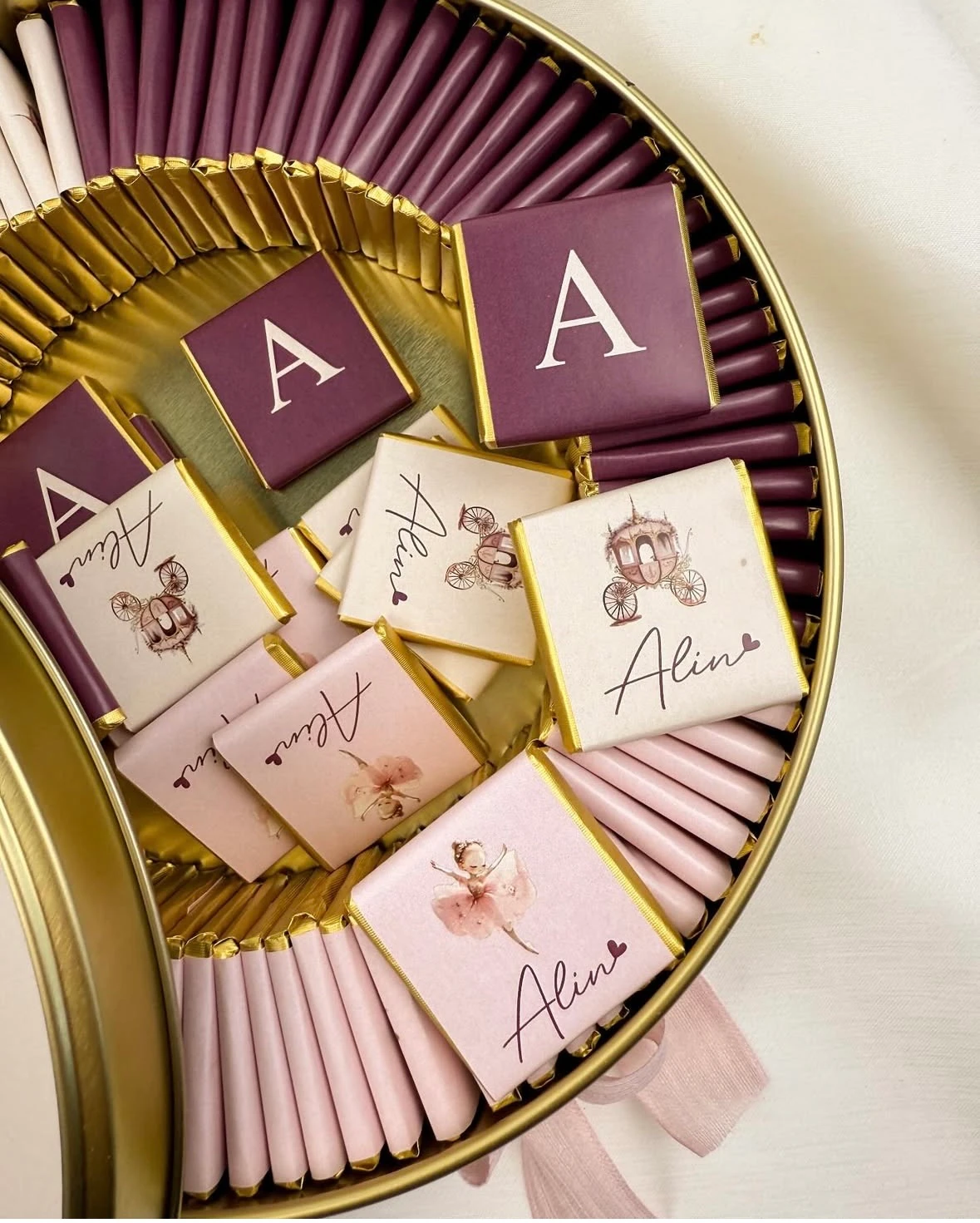 Metal Kutuda Bebek Çikolatası