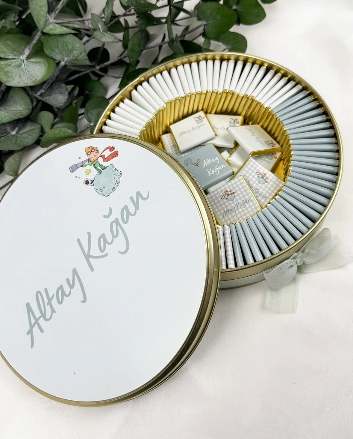 Metal Kutuda Erkek Bebek Çikolatası