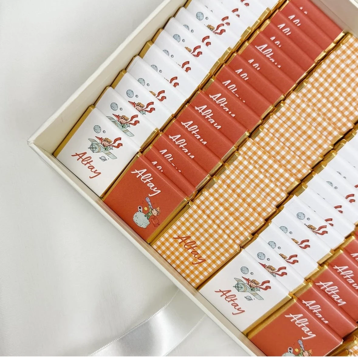 Kitap Kutuda İsme Özel Bebek Çikolatası