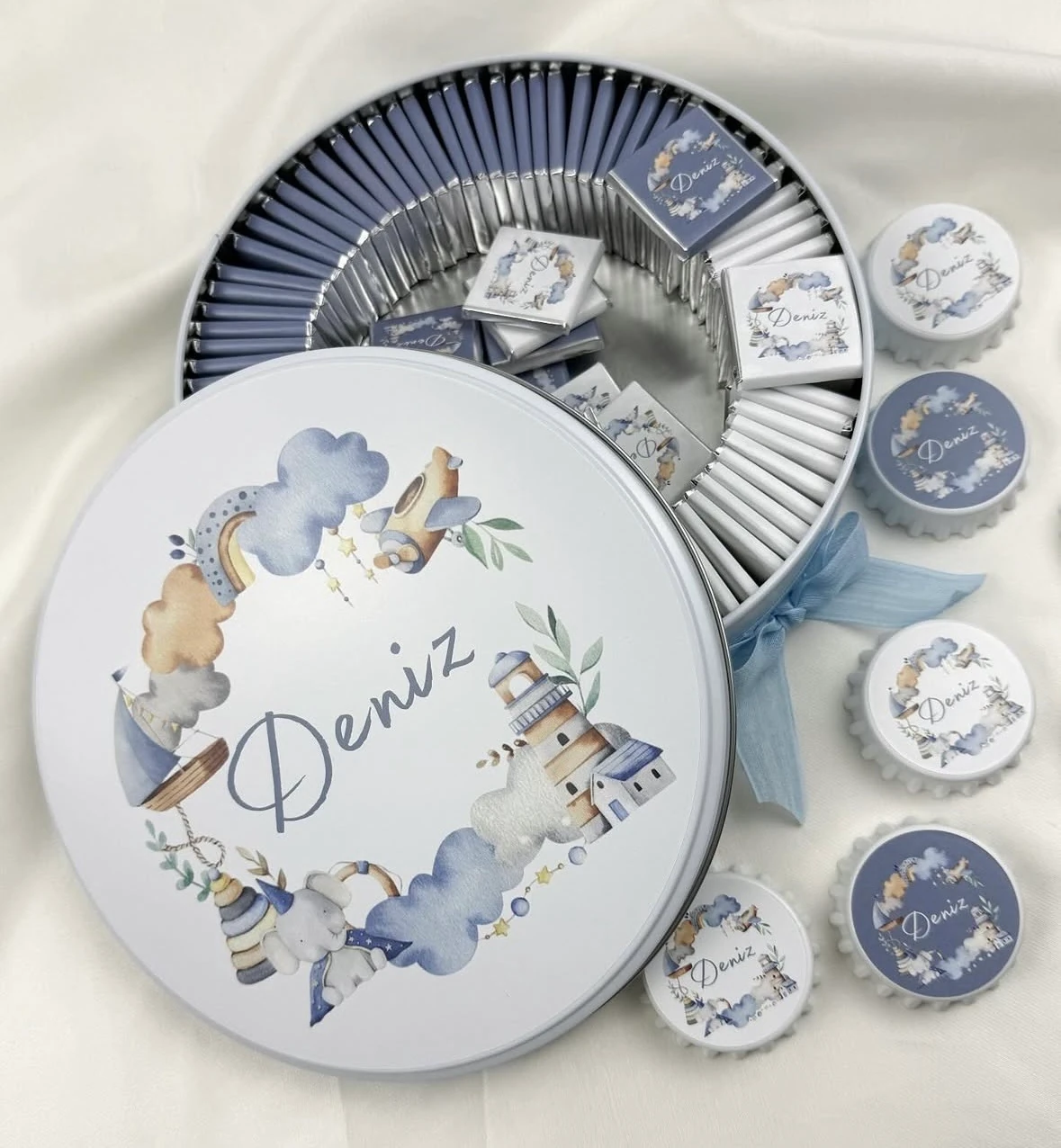 Metal Kutuda Erkek Bebek Çikolatası 100 Adet