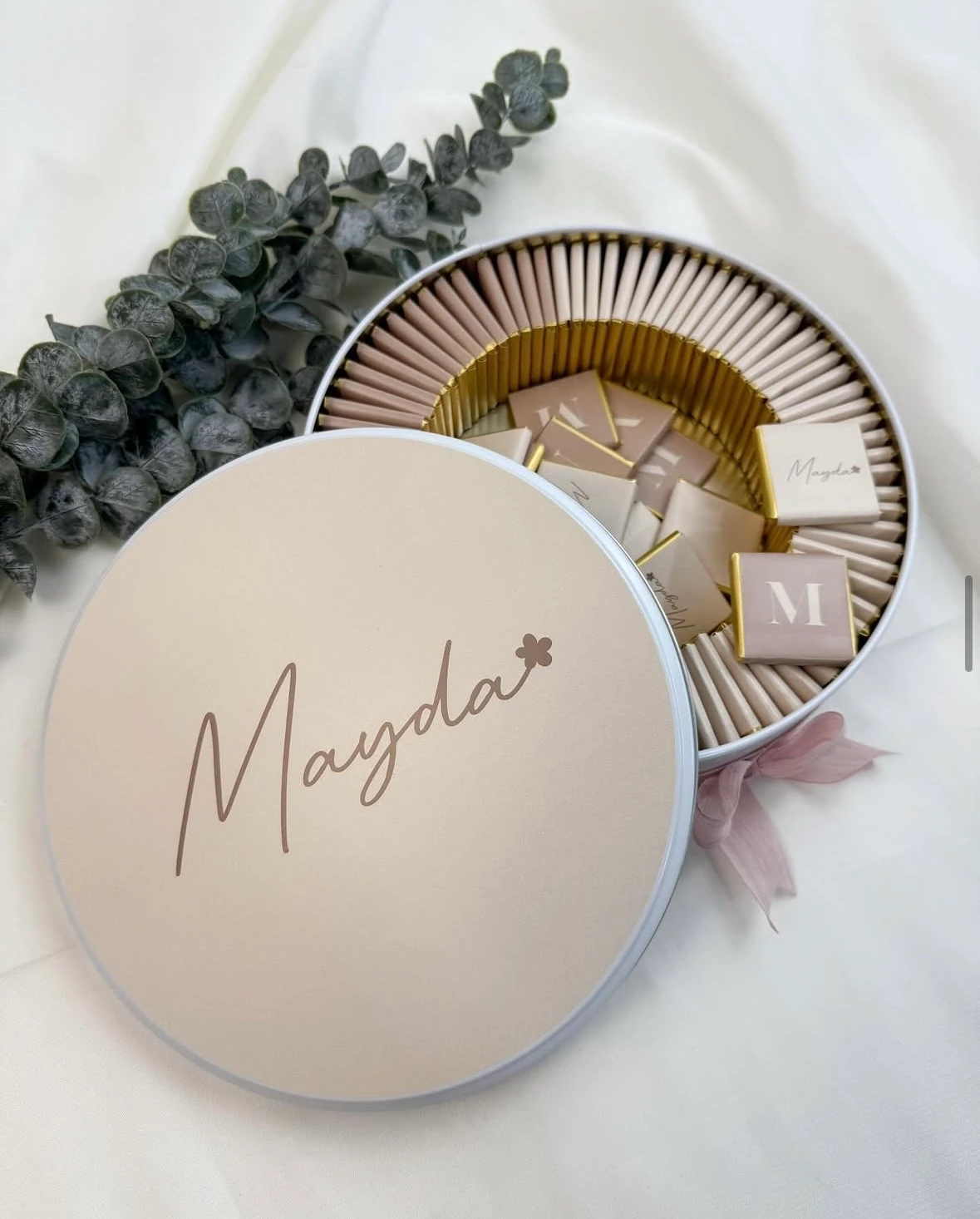 Metal Kutuda İsme Özel Bebek Çikolatası