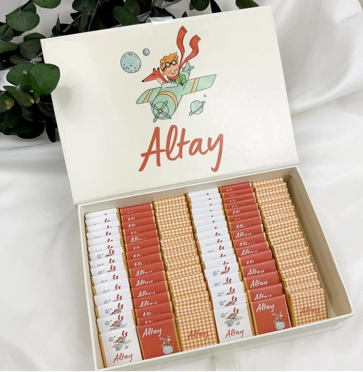 Kitap Kutuda İsme Özel Bebek Çikolatası