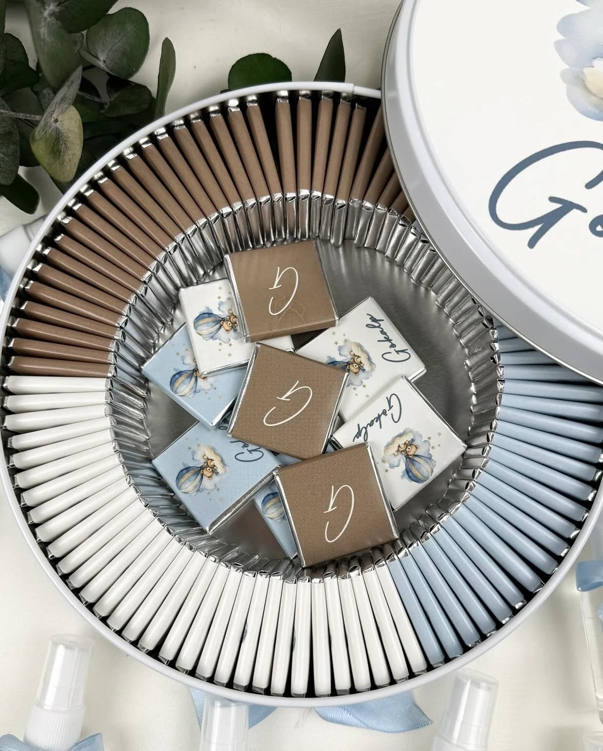 Metal Kutuda Bebek Çikolatası