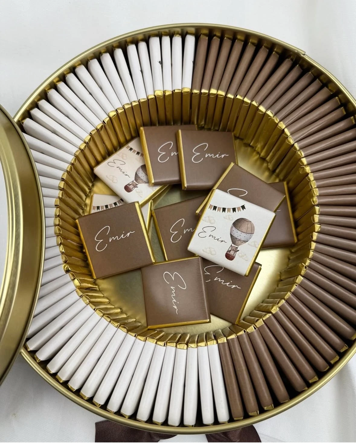 Metal Kutuda Bebek Çikolatası 100 Adet