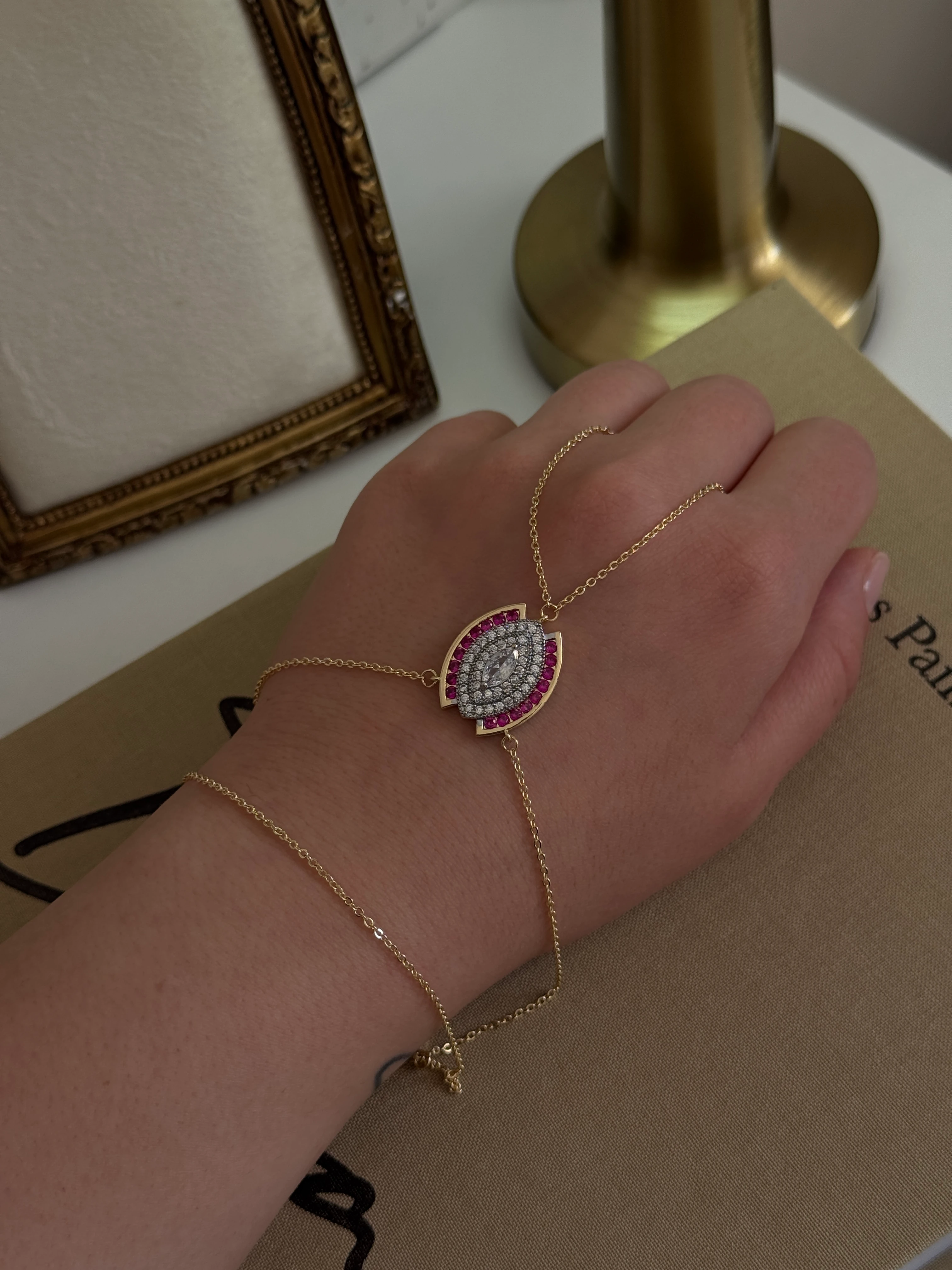 Vip Pembe Zirkon Taşlı Şahmeran