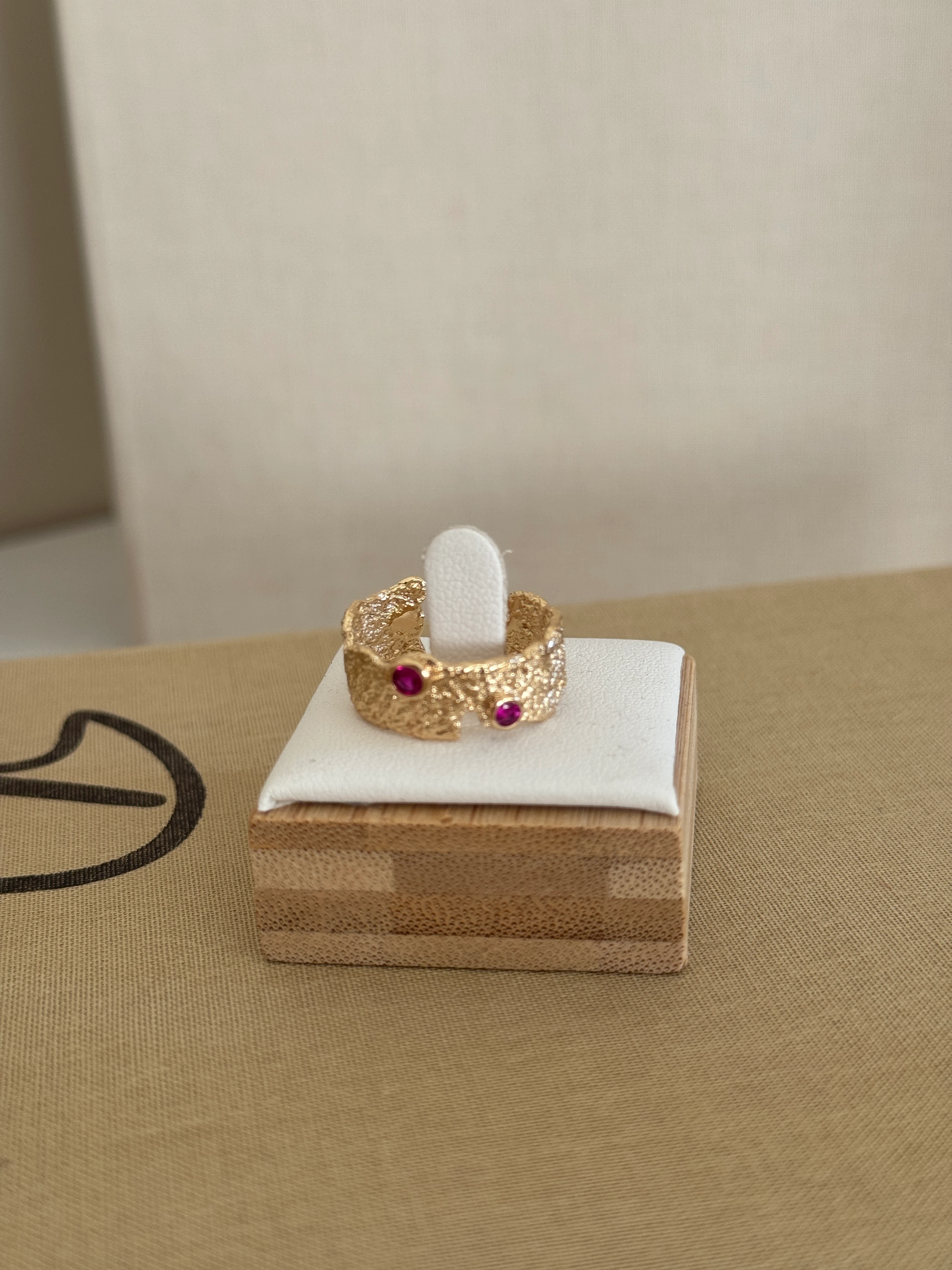 Pembe Taşlı Yüzük