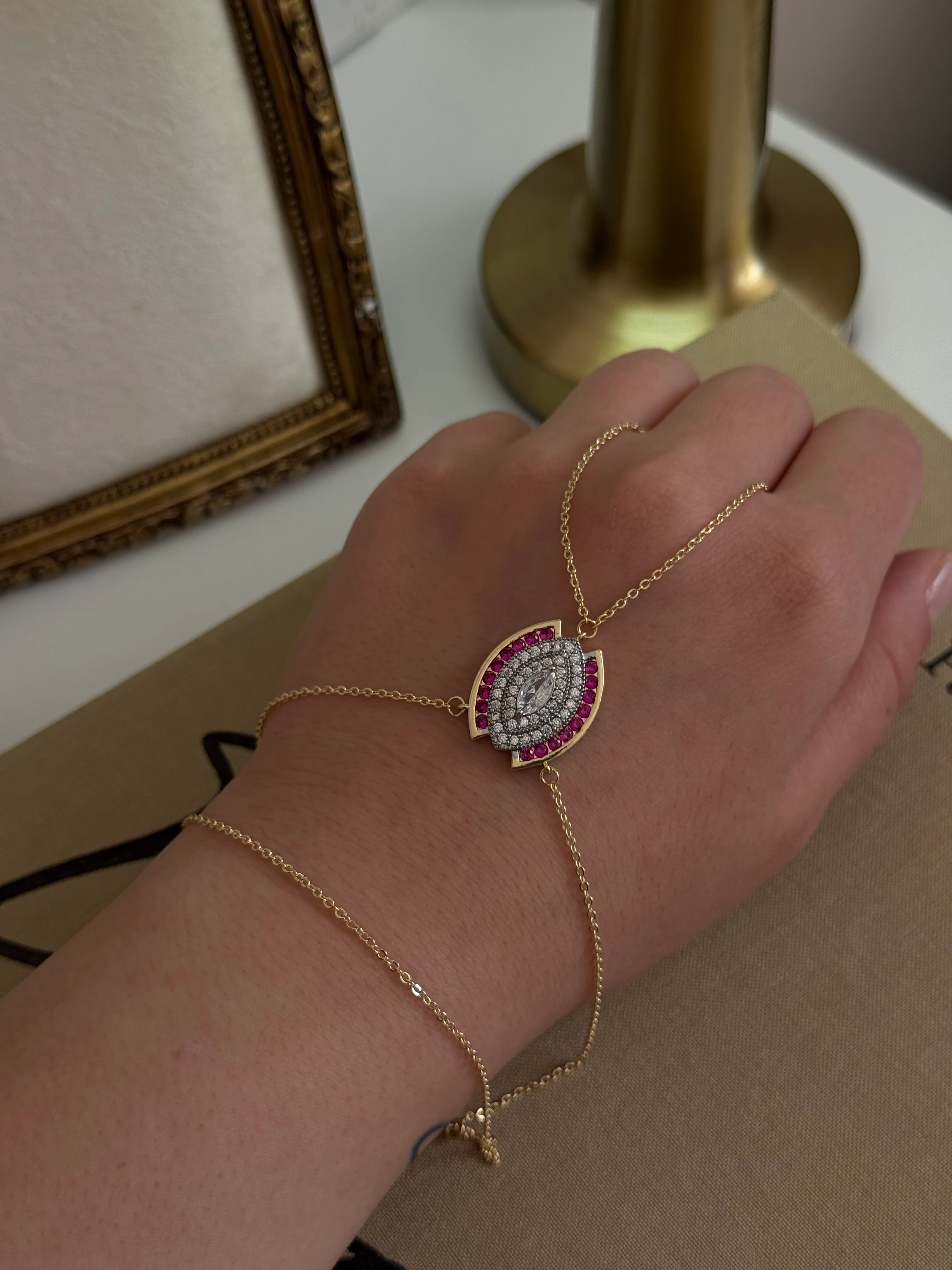 Vip Pembe Zirkon Taşlı Şahmeran