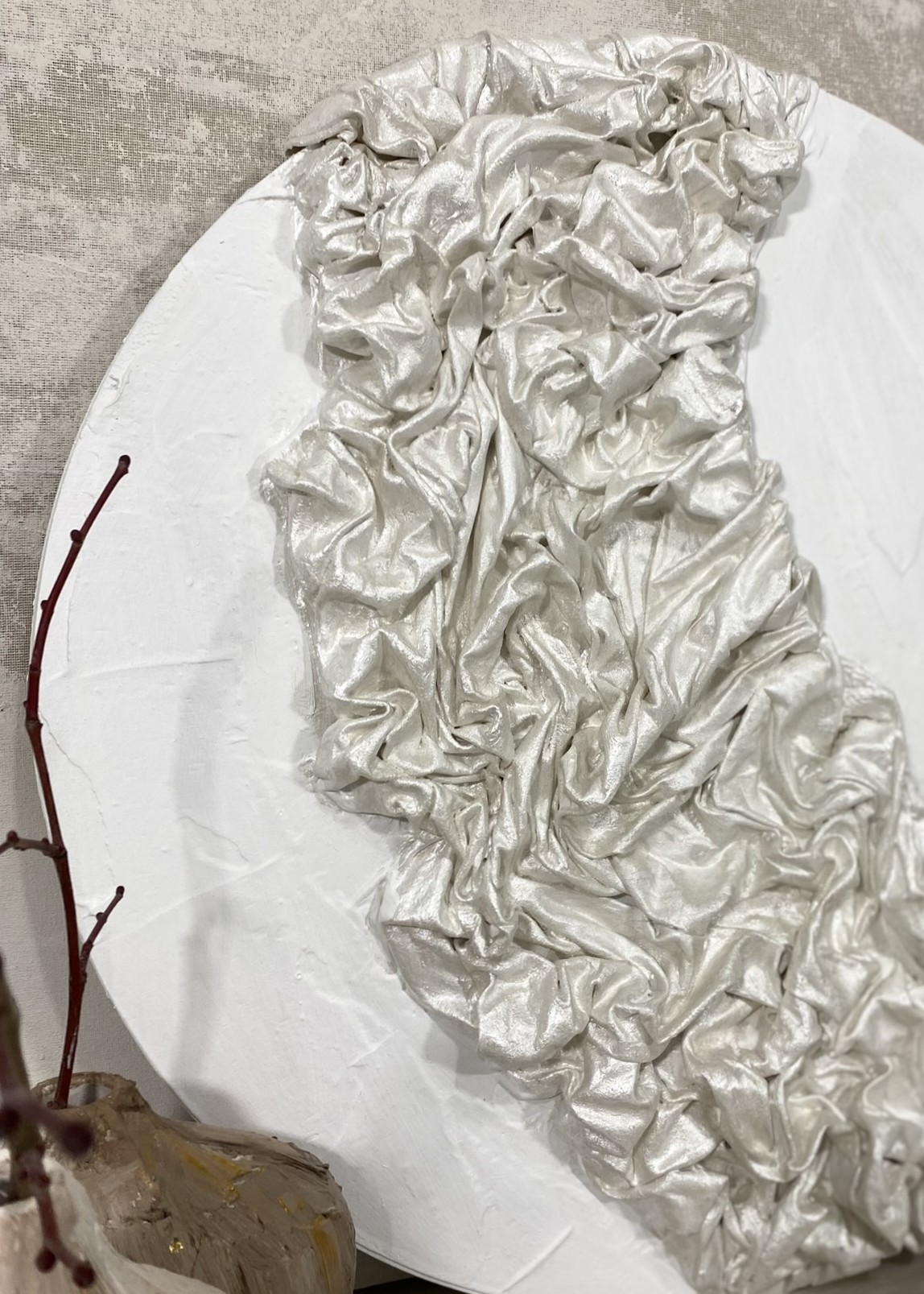 Dokulu Yuvarlak Alçı Tablo - Bulut Örtüsü | El Yapımı 3D Dekoratif Duvar Tablosu Metalik