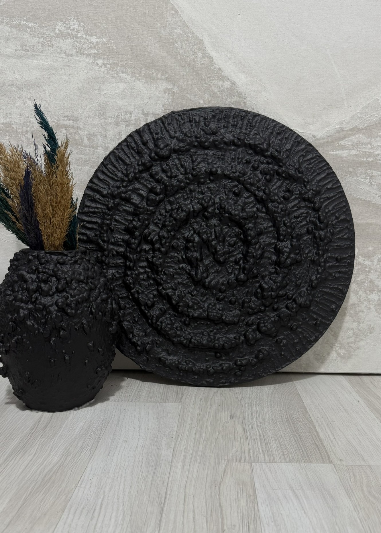 Dokulu Yuvarlak Alçı Tablo - Kozmik Döngü | El Yapımı 3D Dekoratif Duvar Tablosu - Siyah