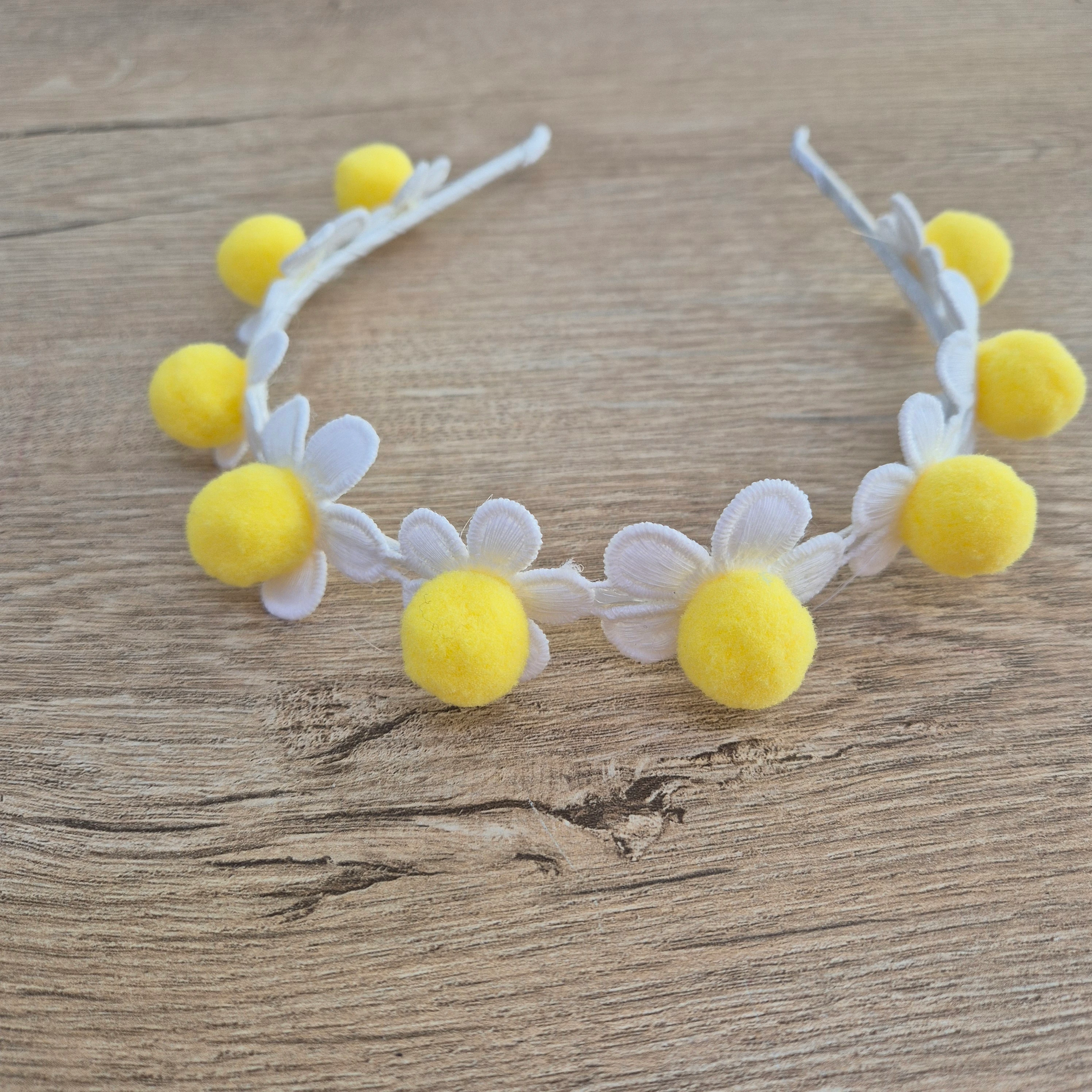 Papatya Figürlü Taç