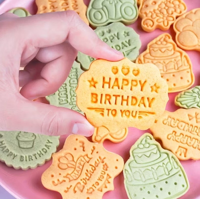 8'li Baskılı Bisküvi Kurabiye Kalıbı Happy Birthday