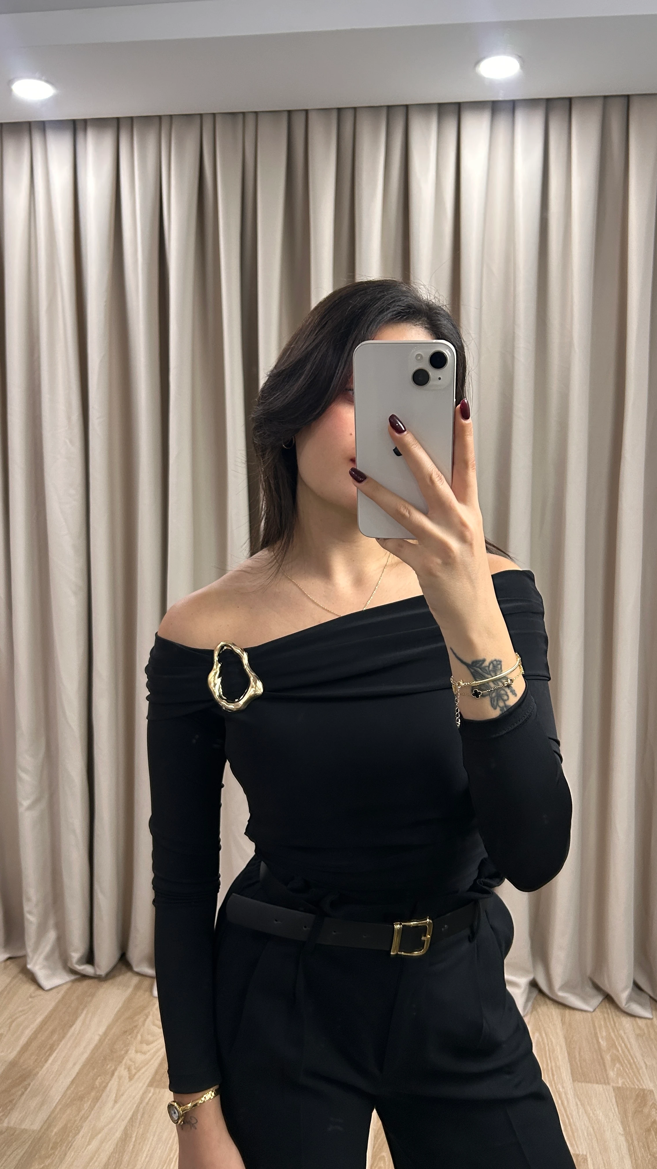 OMUZ DETAYLI TOKALI BLUZ - Siyah