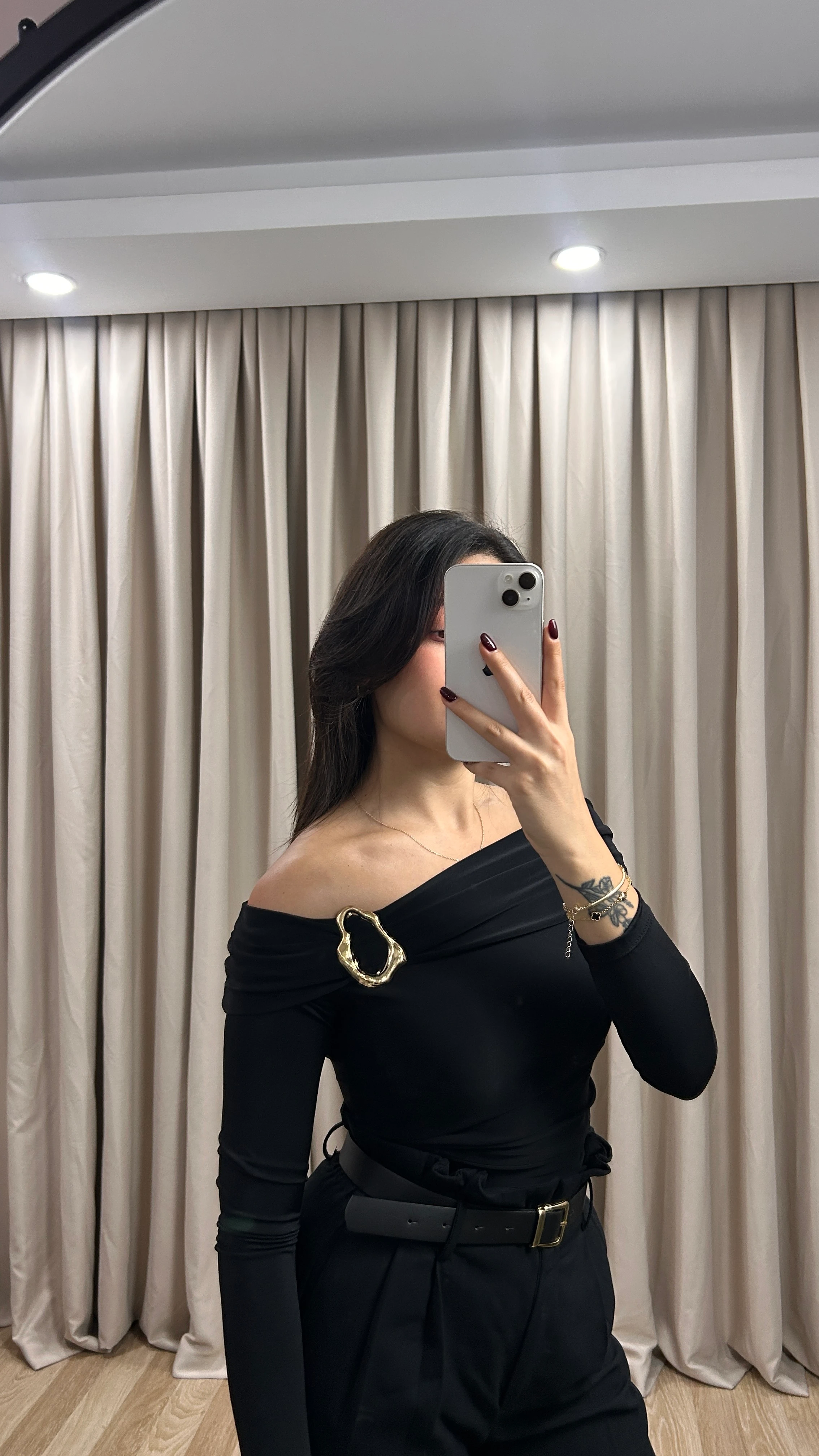 OMUZ DETAYLI TOKALI BLUZ