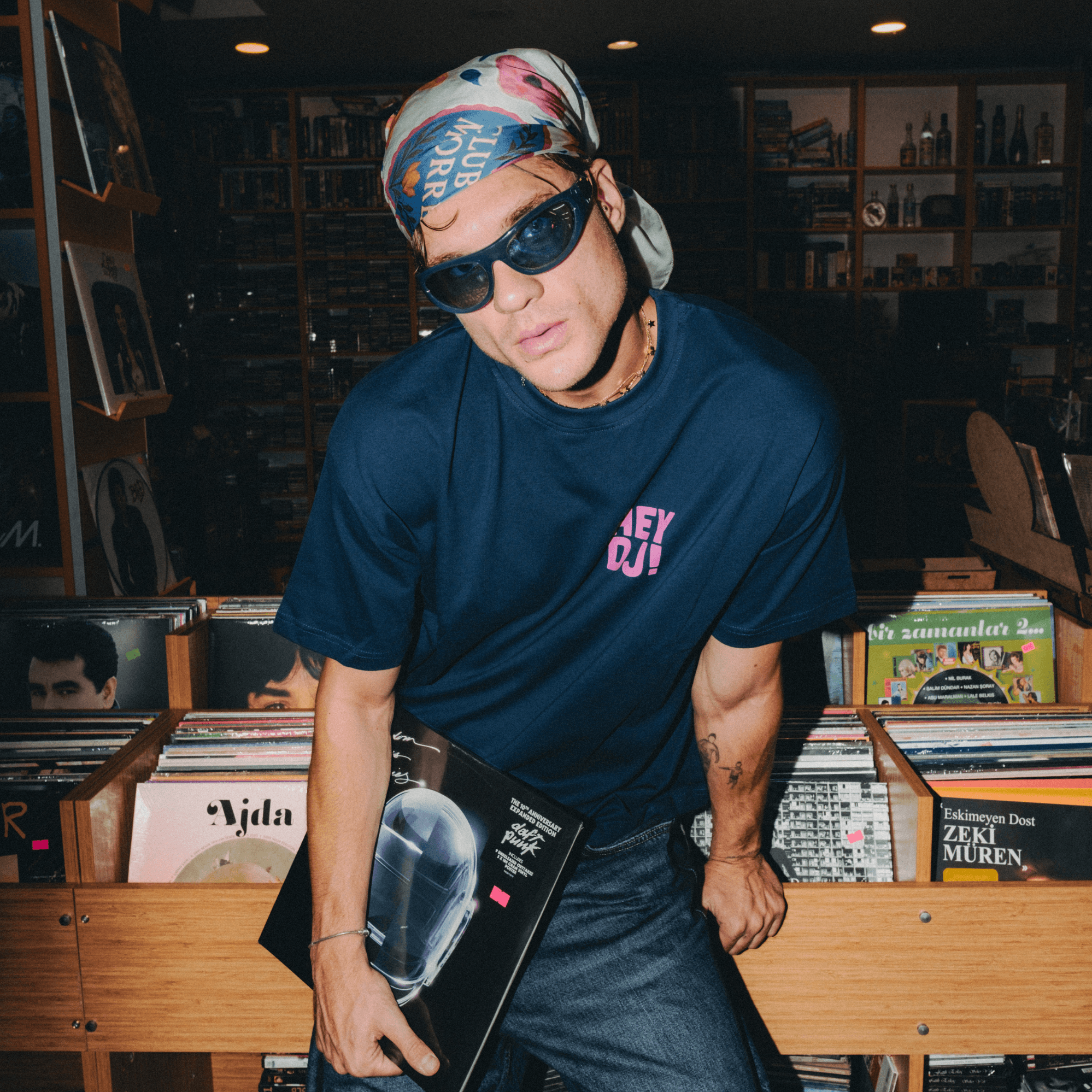 HEY DJ Indigo T-shirt