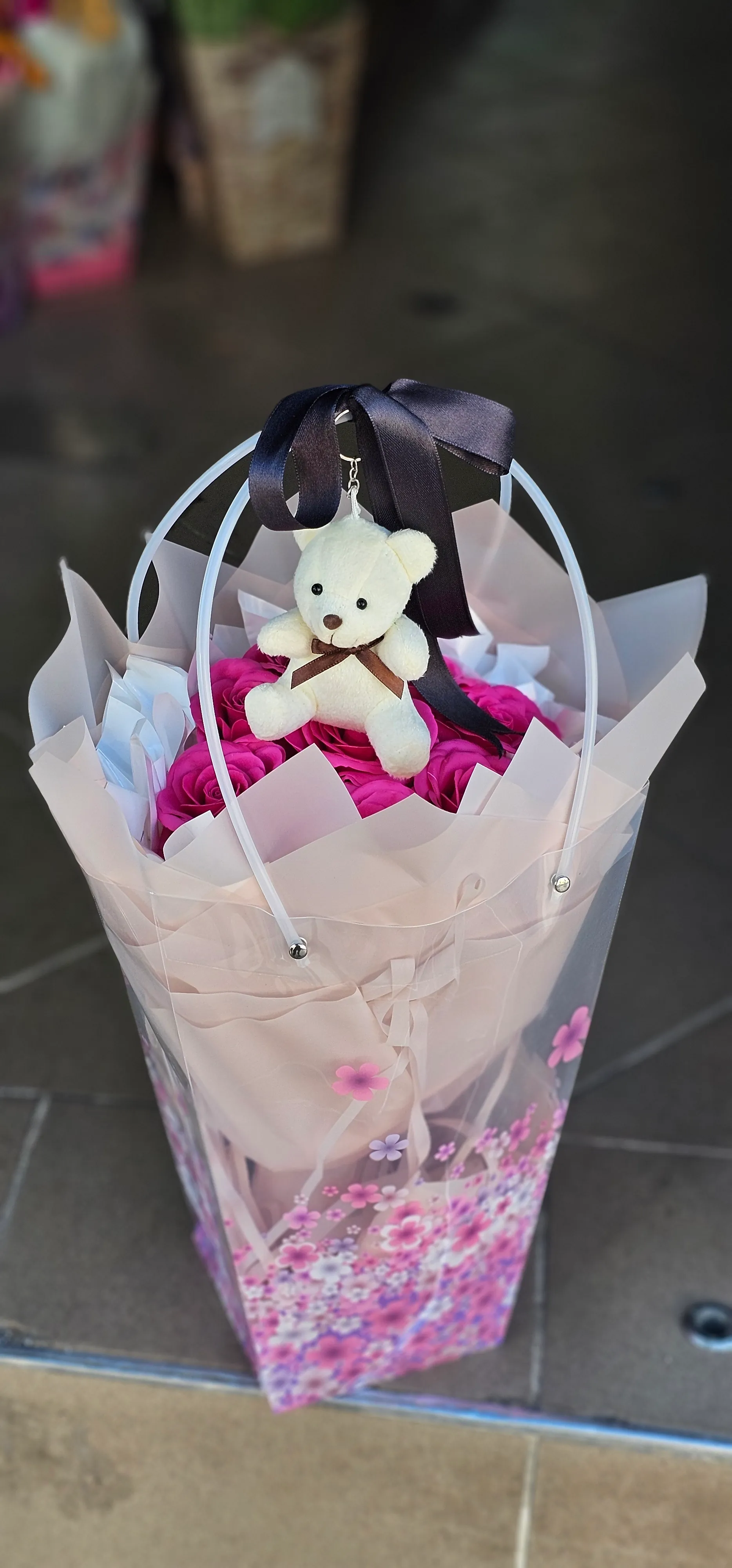 Çanta 'da pembe gül buket 