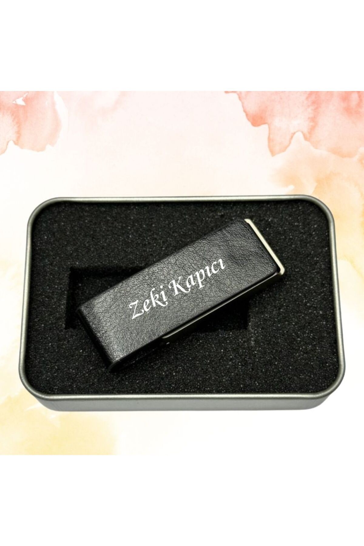 KİŞİYE ÖZEL İSİM BASKILI METAL KUTULU DERİ KAPAKLI BEYAZ IŞIKLI USB BELLEK
