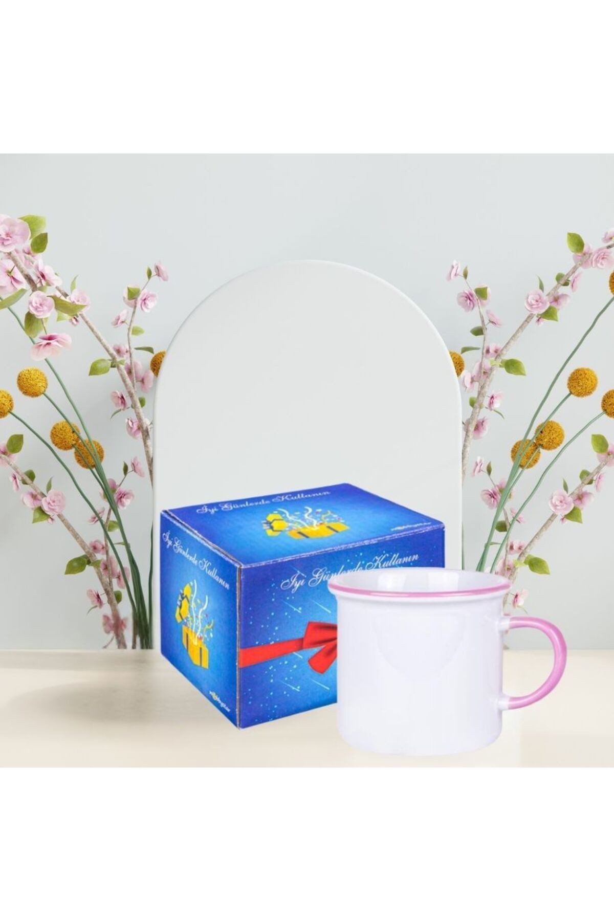KİŞİYE ÖZEL İSİM RESİM BASKILI AĞIZ ÇEVRESİ VE KULPU RENKLİ ENAMEL KUPA