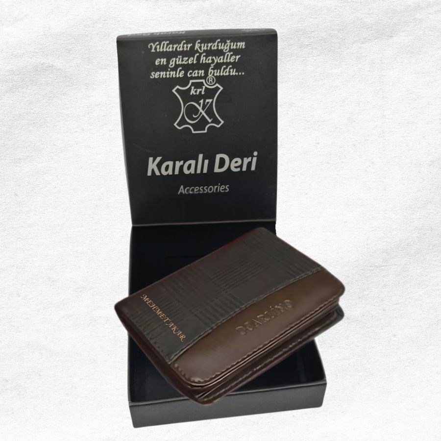 KİŞİYE ÖZEL KUTULU KAHVERENGİ EKOSE ERKEK CÜZDAN