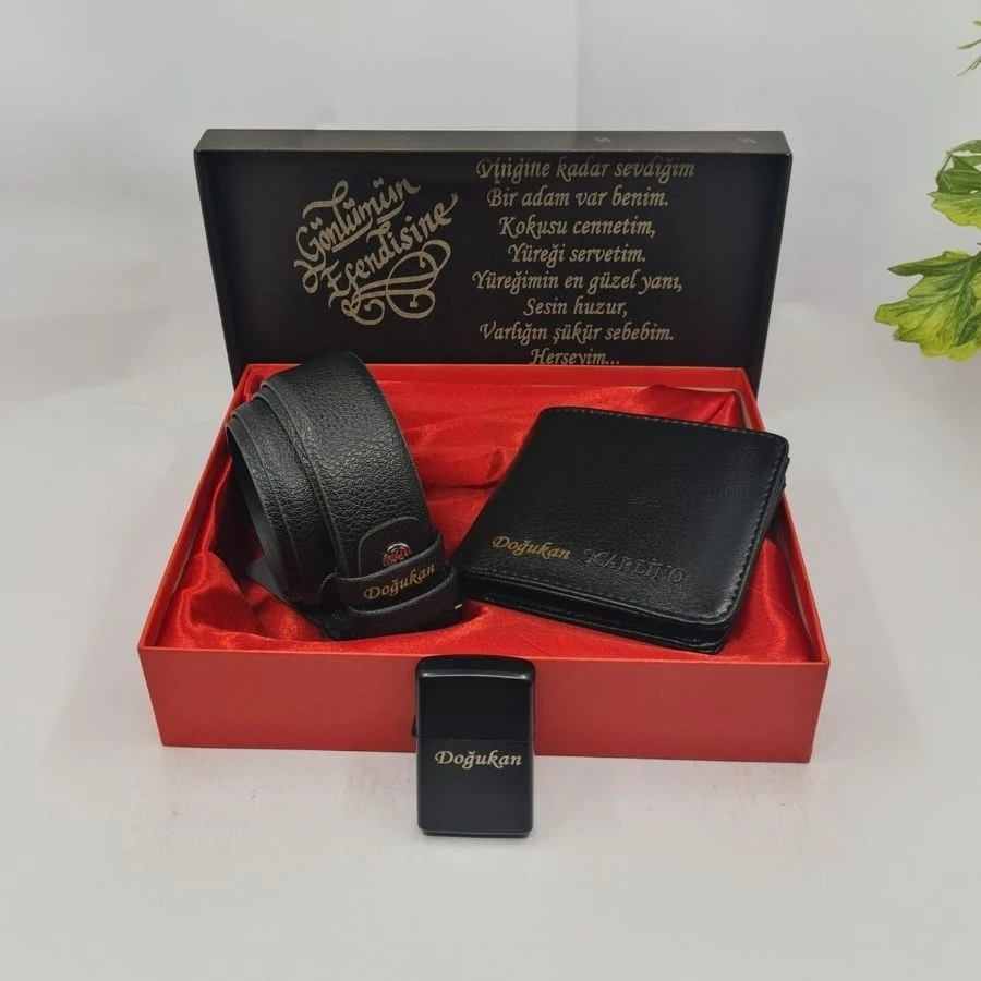 KİŞİYE ÖZEL İSİM BASKILI ERKEK HEDİYE SETİ (KEMER-CÜZDAN-ÇAKMAK)
