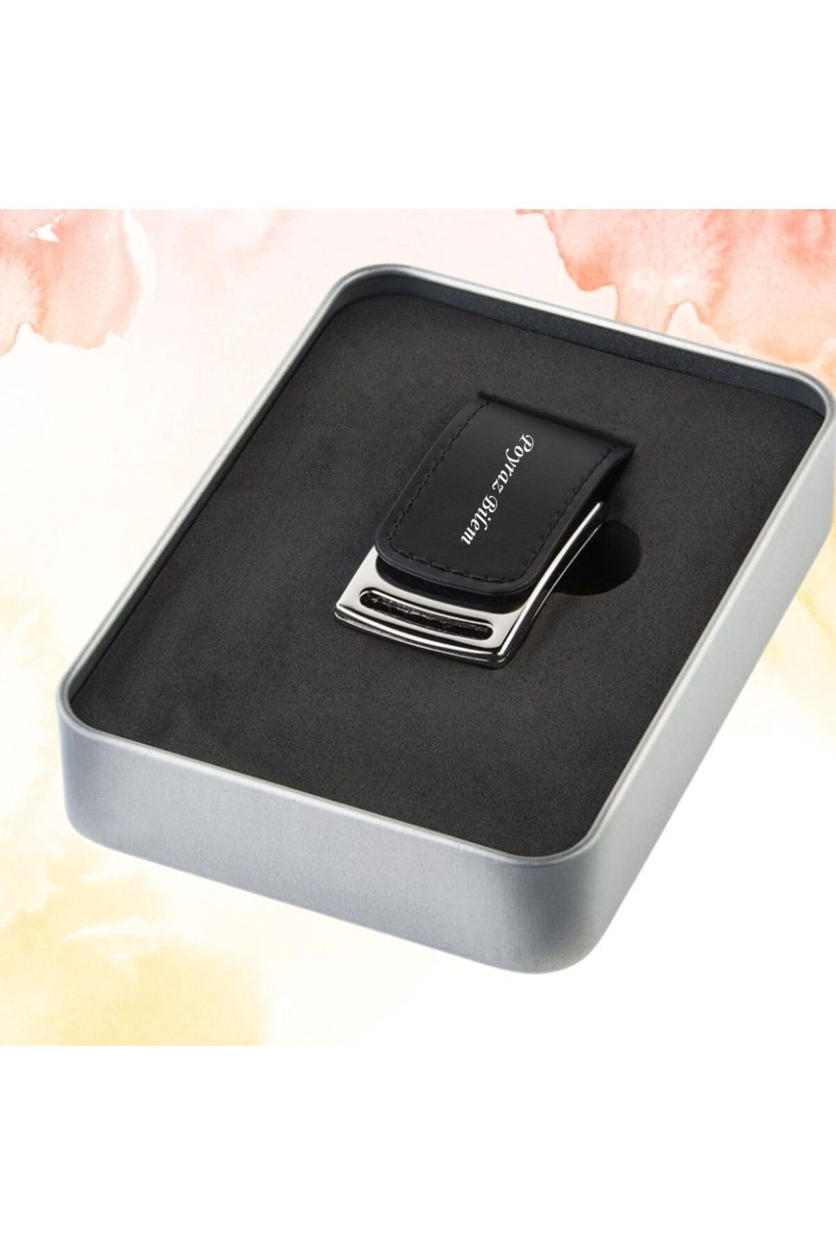 KİŞİYE ÖZEL İSİM BASKILI METAL KUTULU DERİ USB BELLEK 32 GB