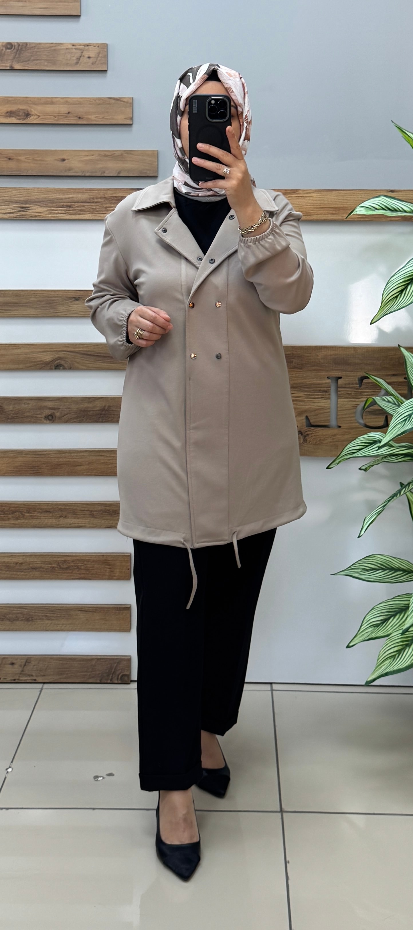 ARMİNE TREND Etek Ucu Lastikli Çıtçıtlı Gömlek Yaka Tunik 25KT422 - BEJ