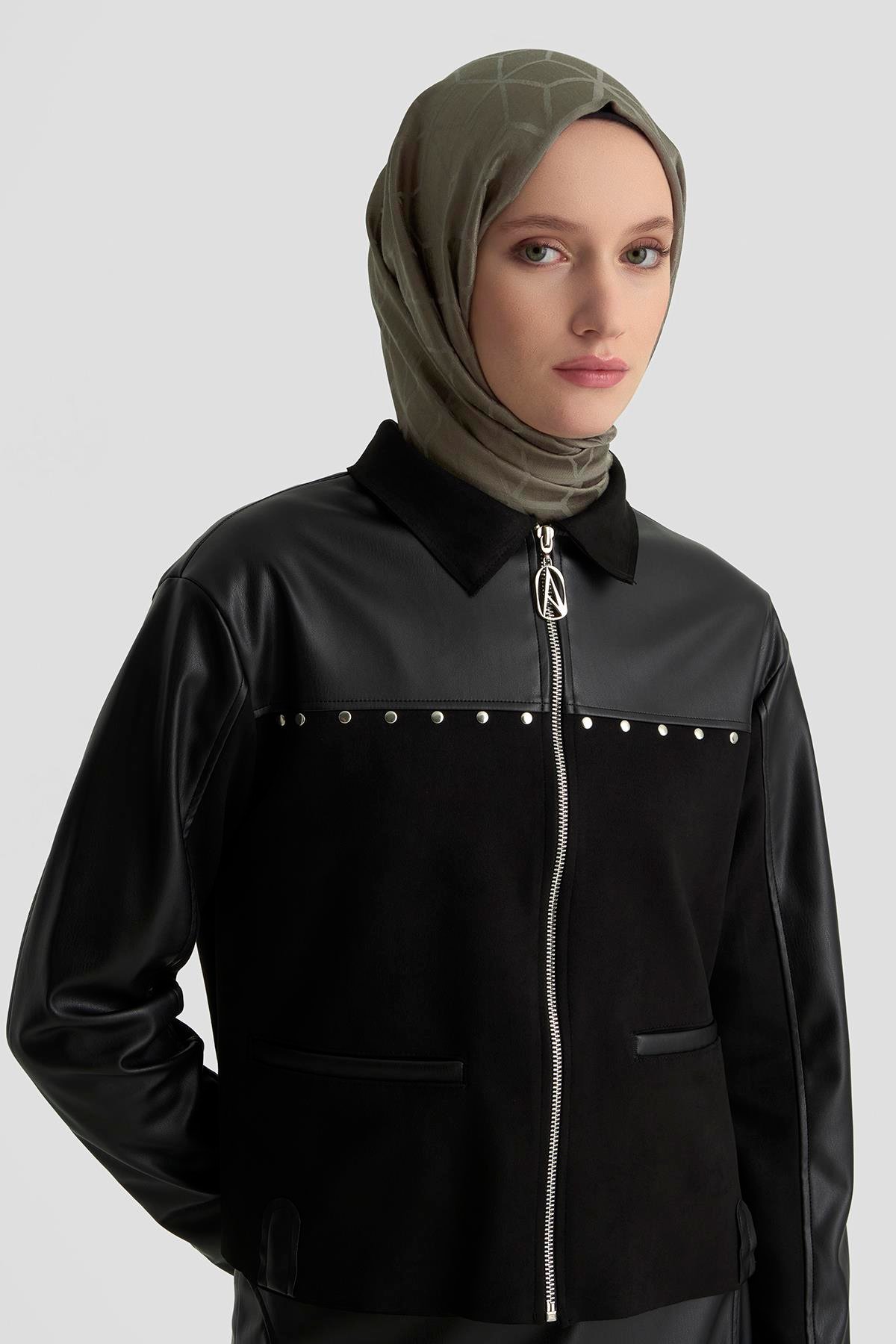 ARMİNE TREND Gömlek Yakalı Taş Detaylı Cepli Etekli Takım Siyah 25KT641