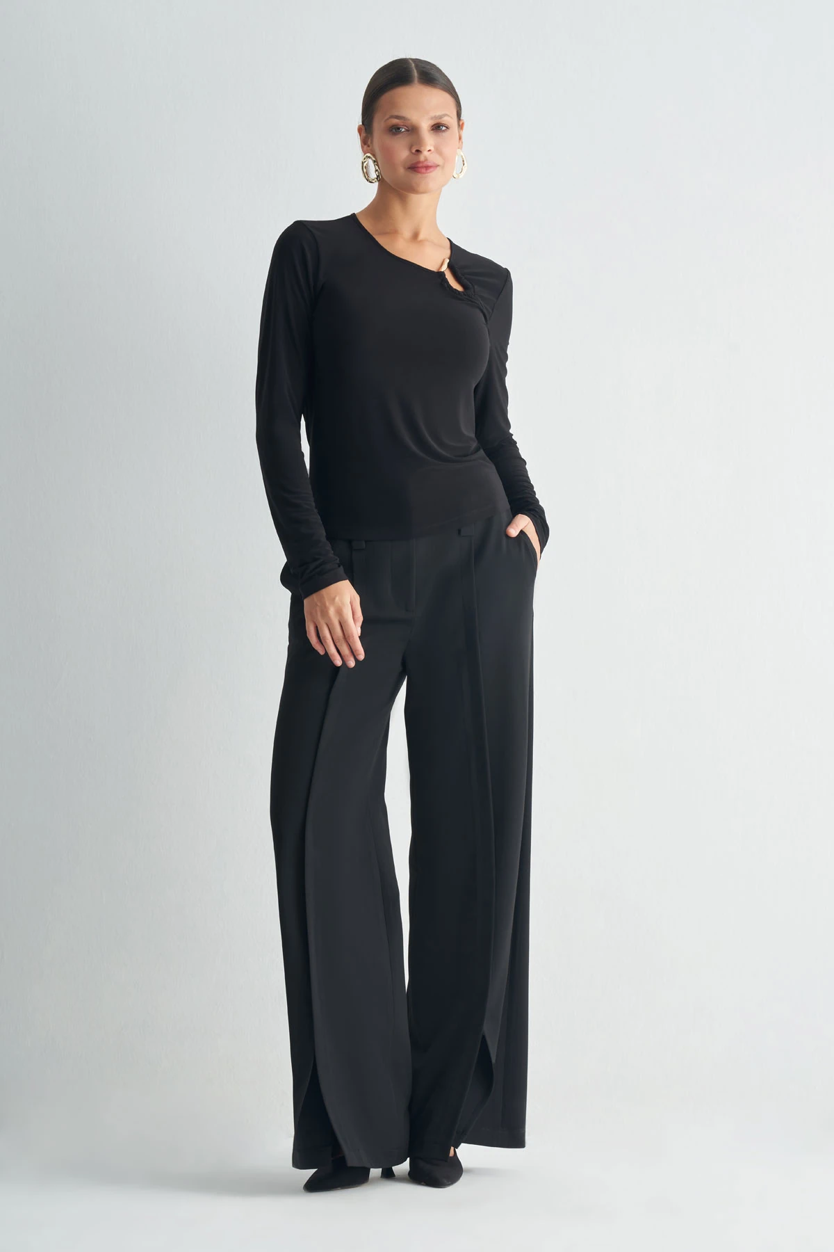 Aksesuar Detaylı Uzun Kollu Bluz - Siyah