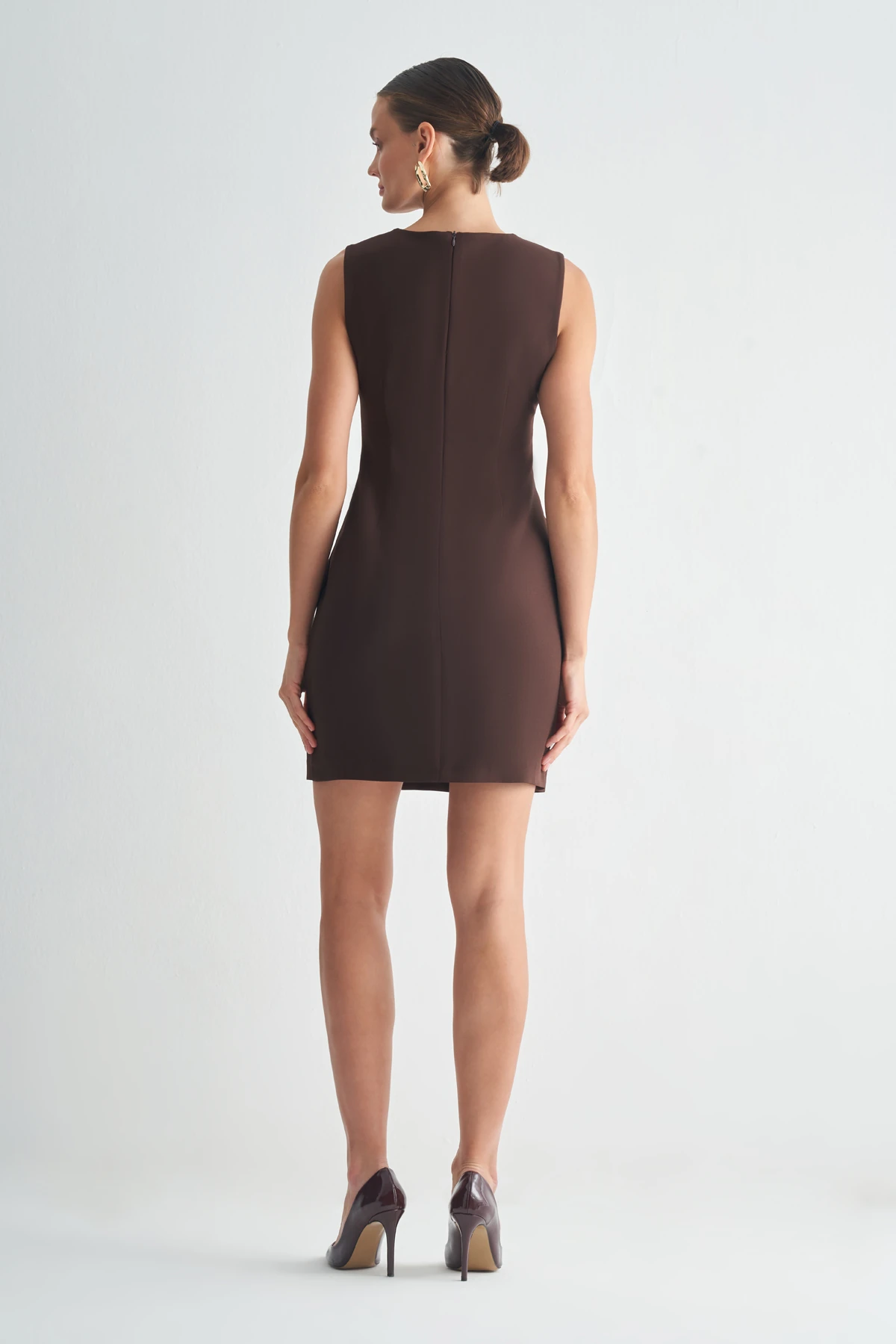 Kolsuz Mini Elbise – Düz Kesim, Minimal ve Zarif Tasarım