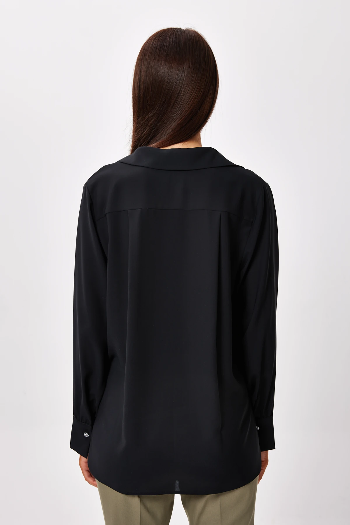 V Yaka Önden Düğmesiz Gömlek - Siyah