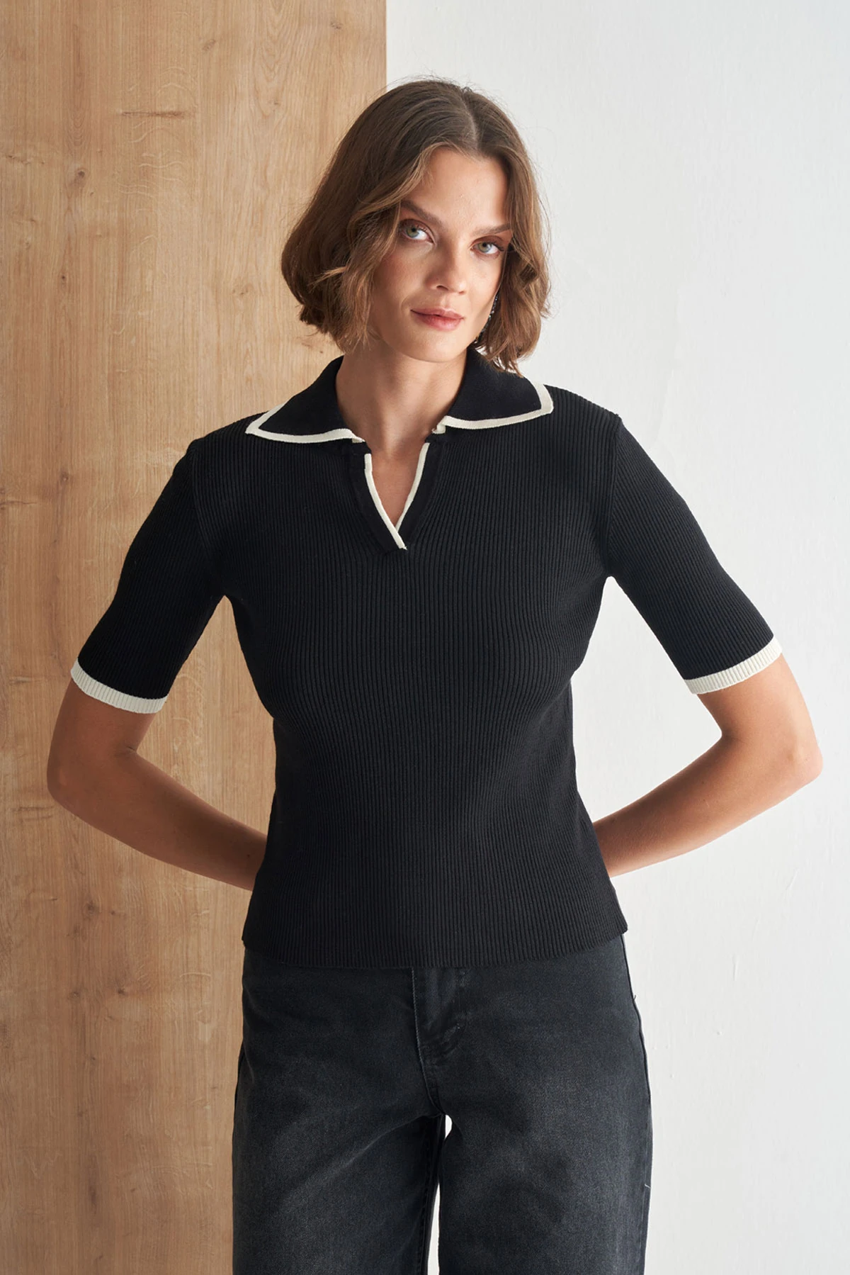 Kontrast Detaylı Polo Yaka Kısa Kollu Triko