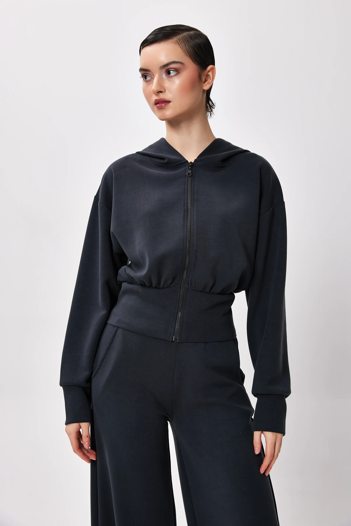 Kısa Kesim Kapüşonlu Eşofman Üstü - Siyah