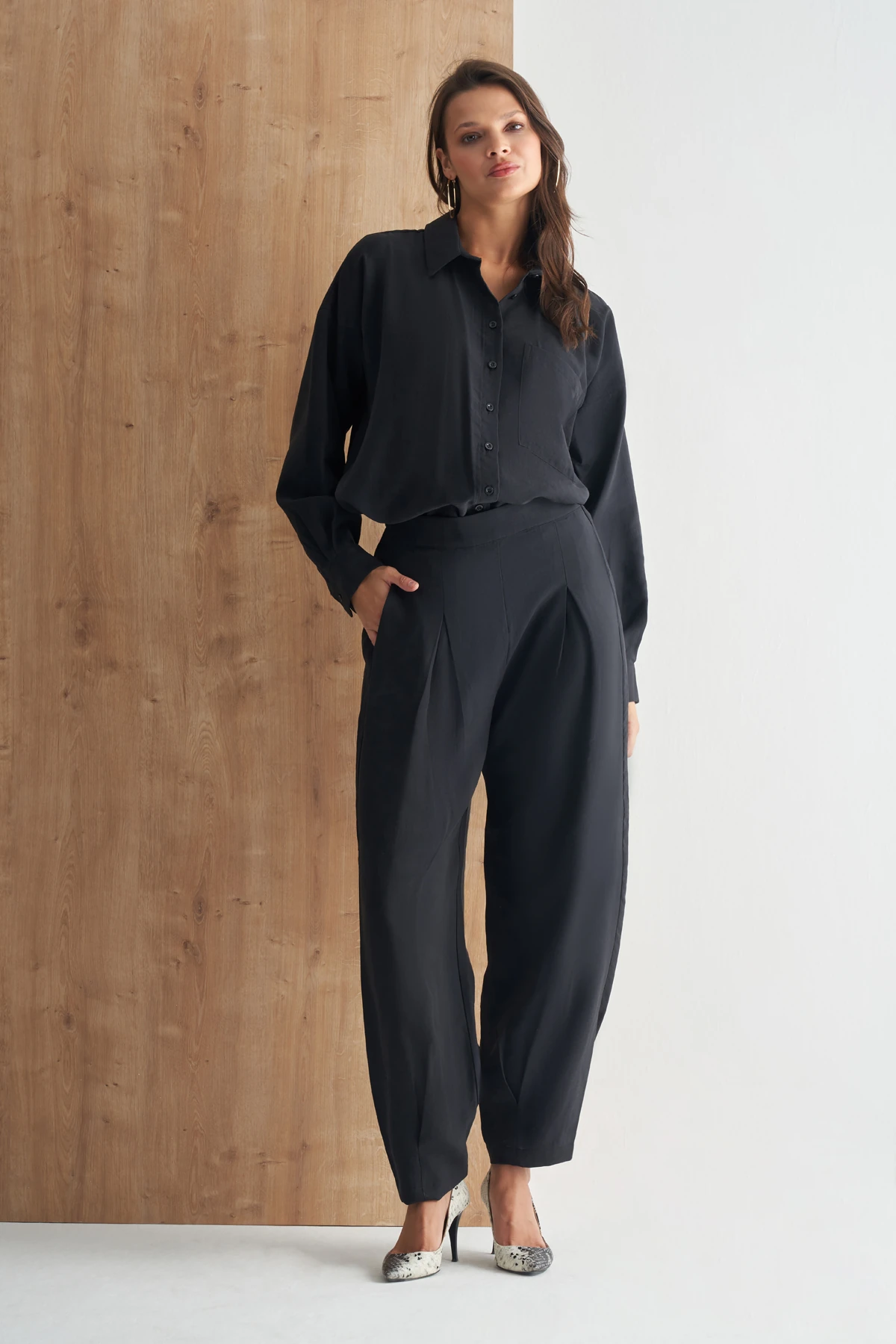 Pile Detaylı Yüksek Bel Rahat Kesim Kadın Pantolon - Siyah