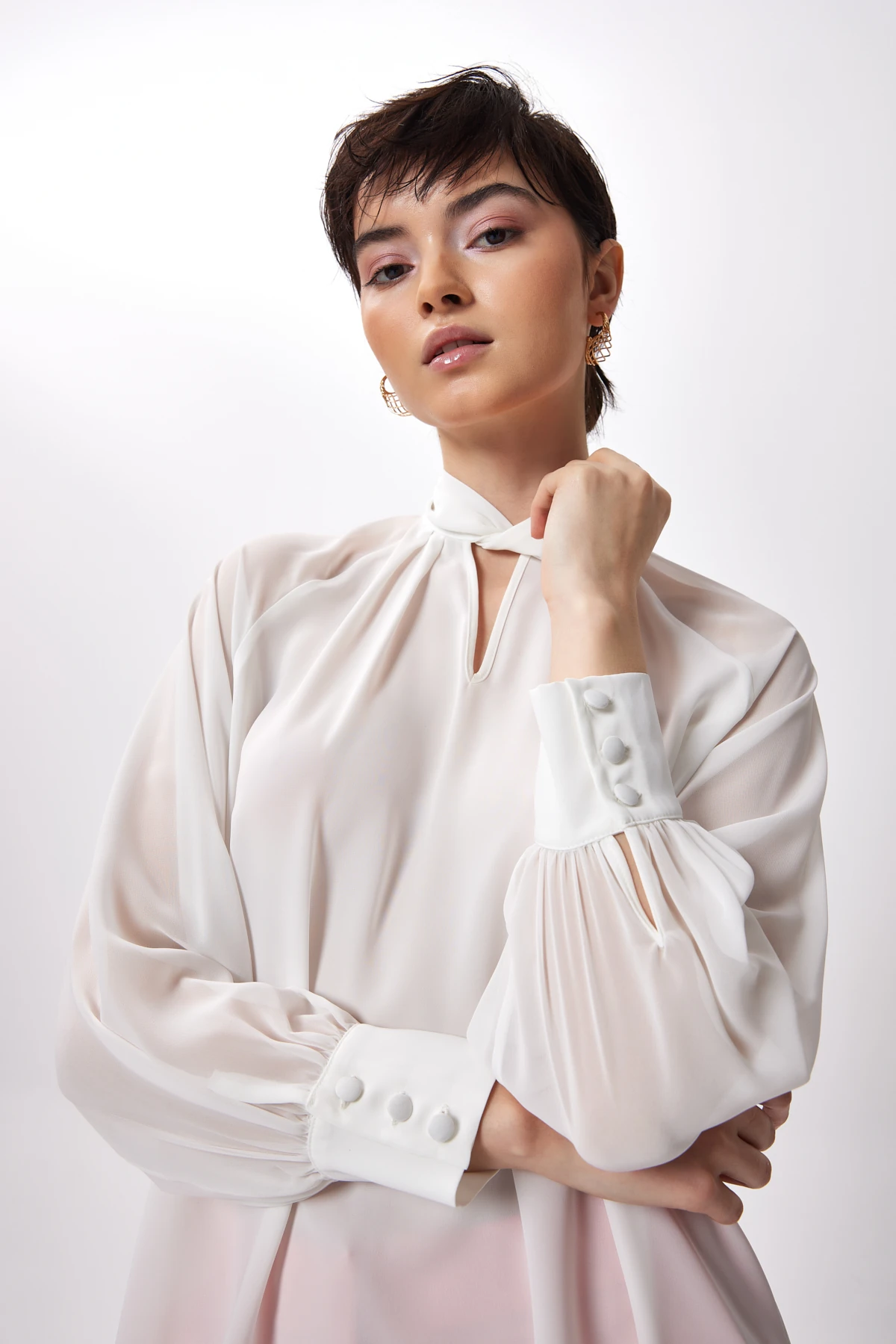 Yaka Detaylı Şifon Bluz - BEYAZ