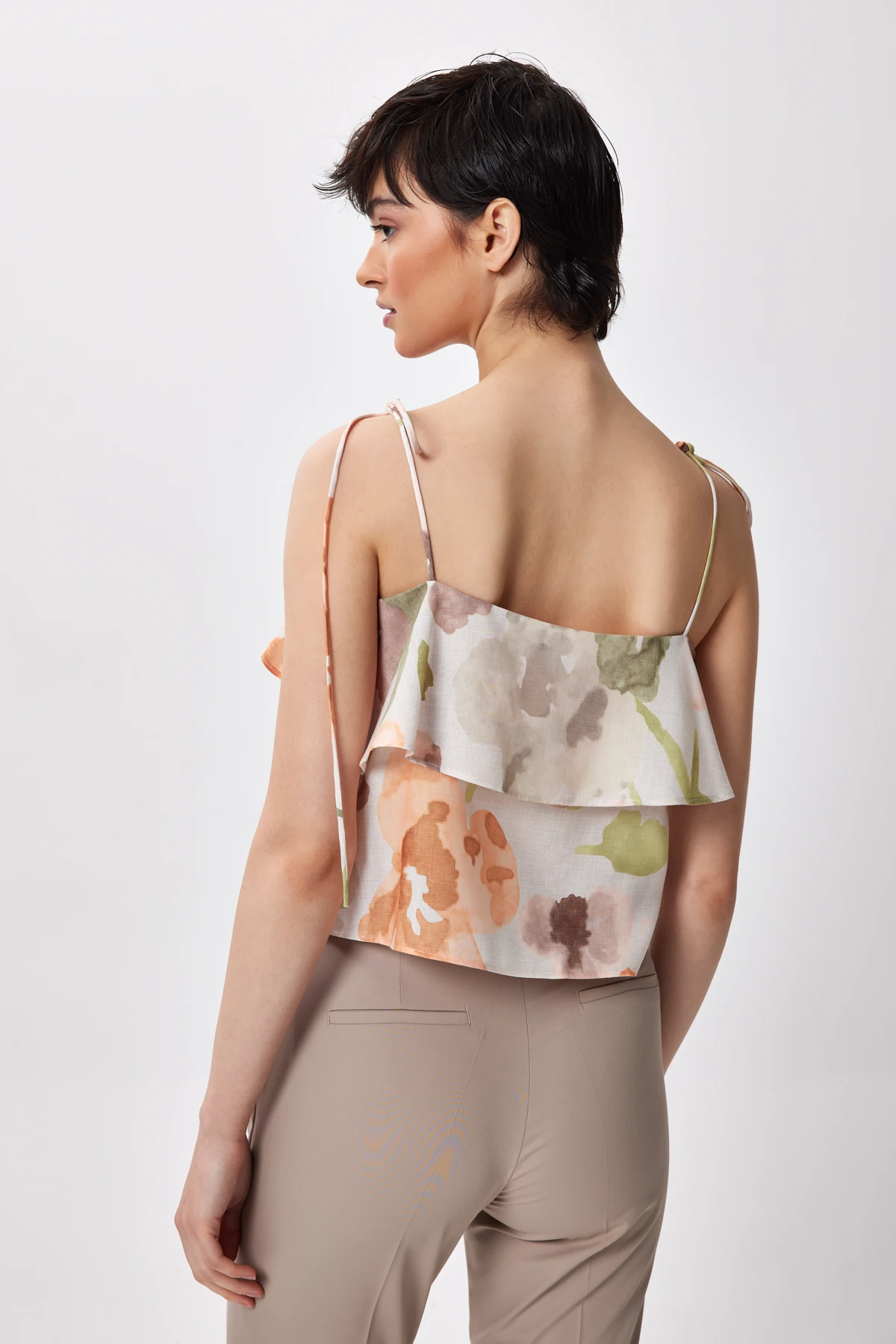 Desenli Kat Detaylı Askılı Bluz - taş