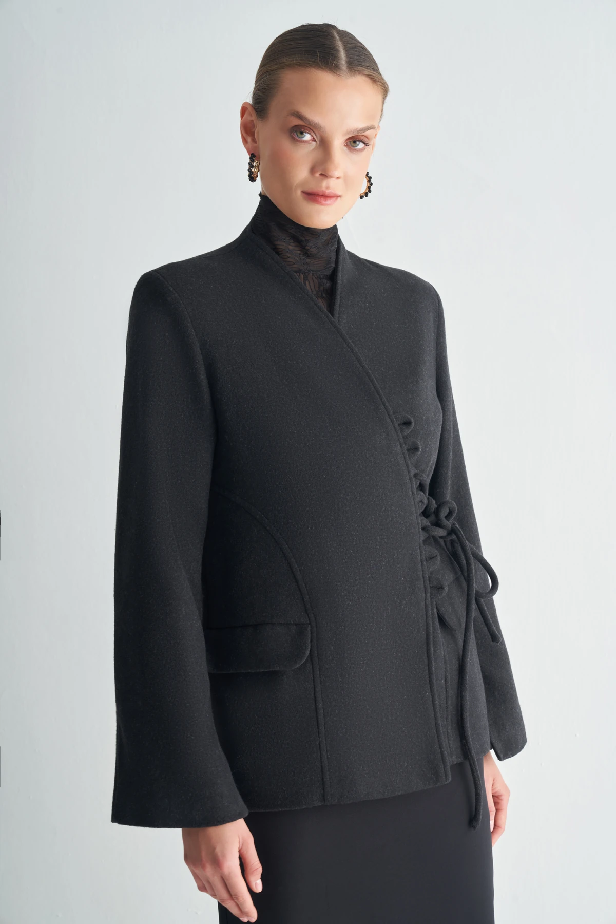 Bağcık Detaylı Kruvaze Yaka Uzun Kollu Şık Ceket