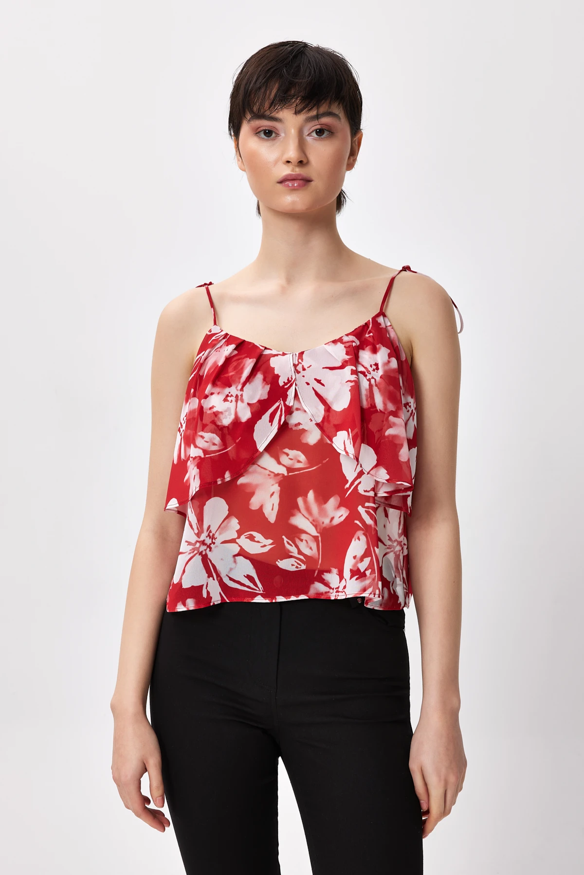 Çiçek Desenli Kat Detaylı Askılı Bluz - coral