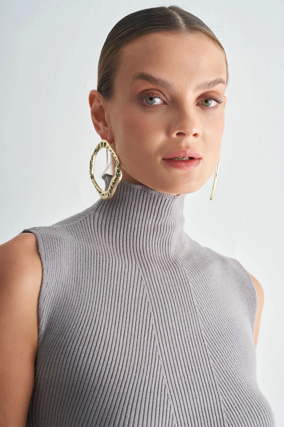 Kolsuz Dik Yaka Triko Bluz