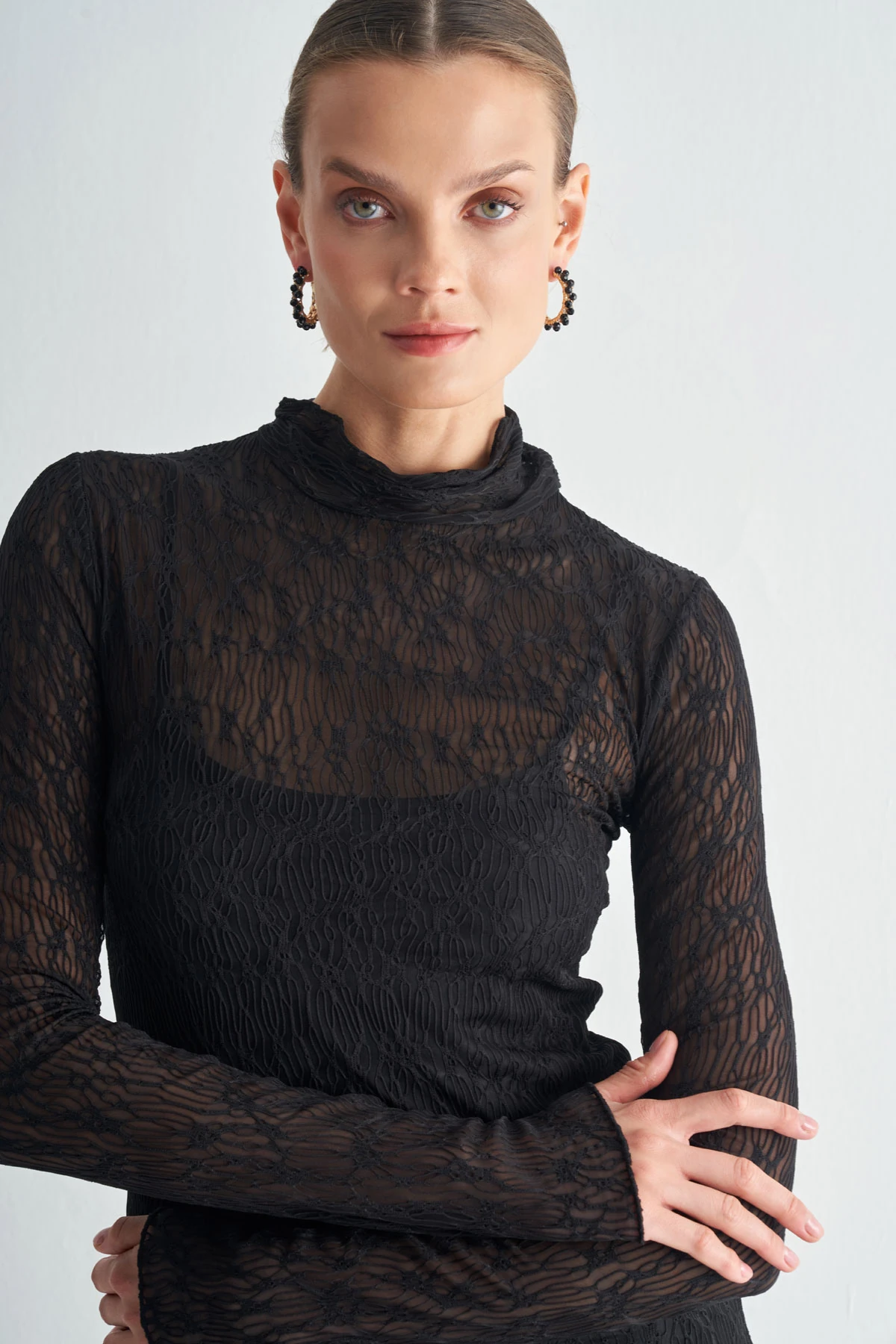 Dantel Dokulu Uzun Kollu Yarı Transparan Bluz