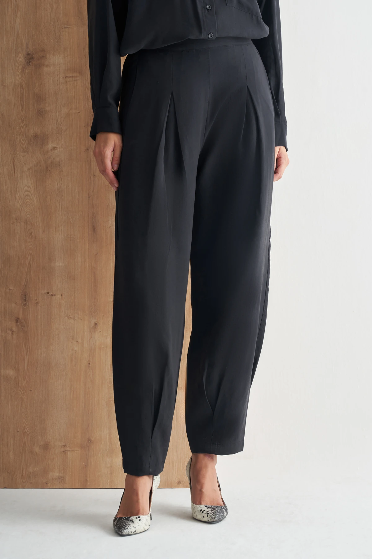 Pile Detaylı Yüksek Bel Rahat Kesim Kadın Pantolon - Siyah