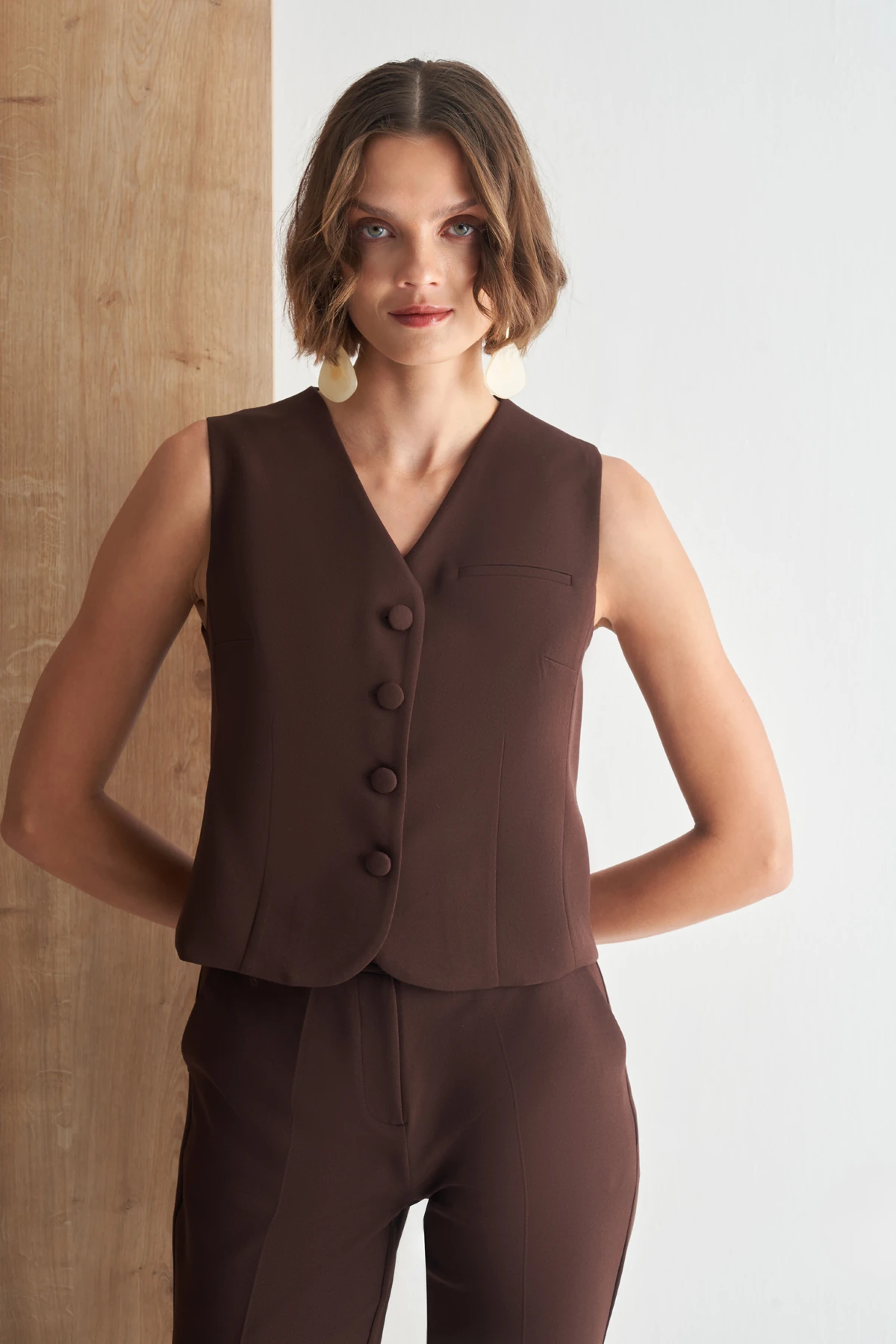 Düğmeli Klasik Yelek – Şık Takım Yeleği - kahve