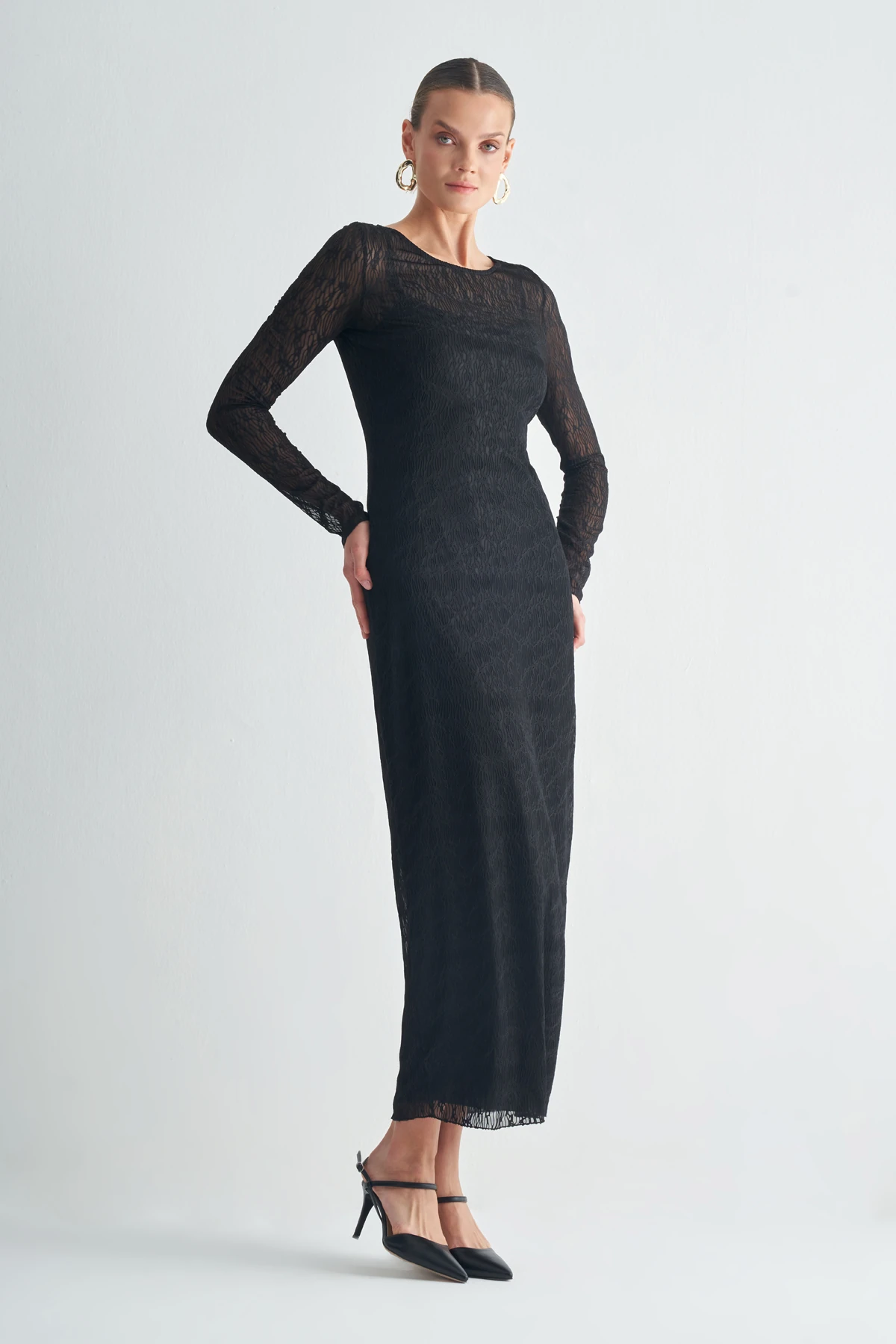 Dantel Dokulu Astarlı Uzun Kollu Midi Boy Kadın Elbise