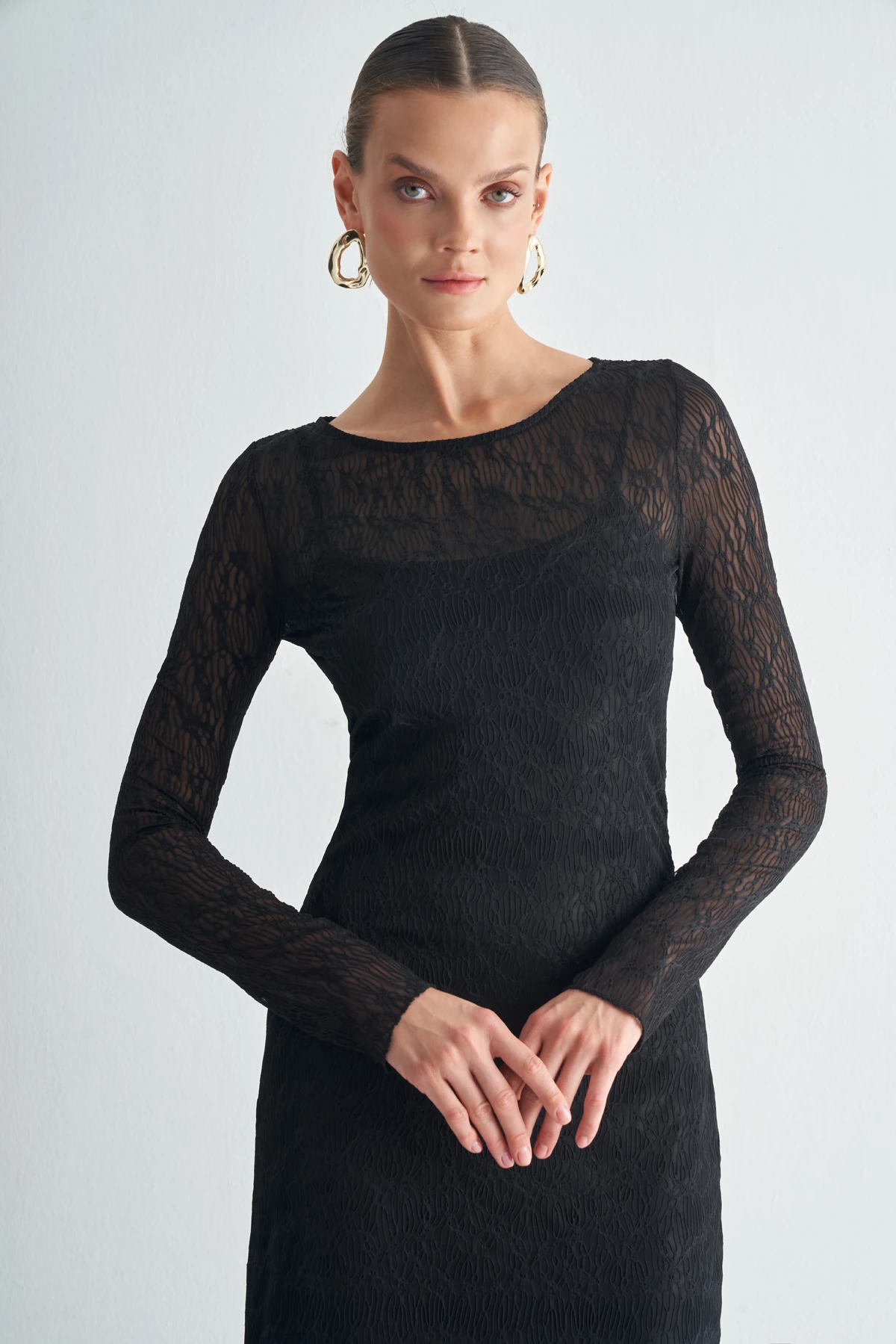 Dantel Dokulu Astarlı Uzun Kollu Midi Boy Kadın Elbise