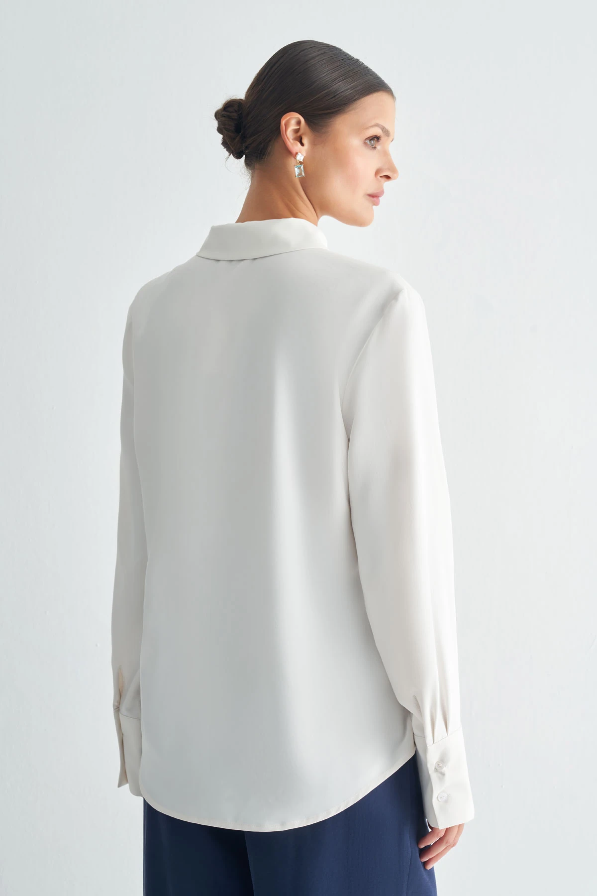 Klasik Yakalı Uzun Kollu Düz Gömlek - BEYAZ