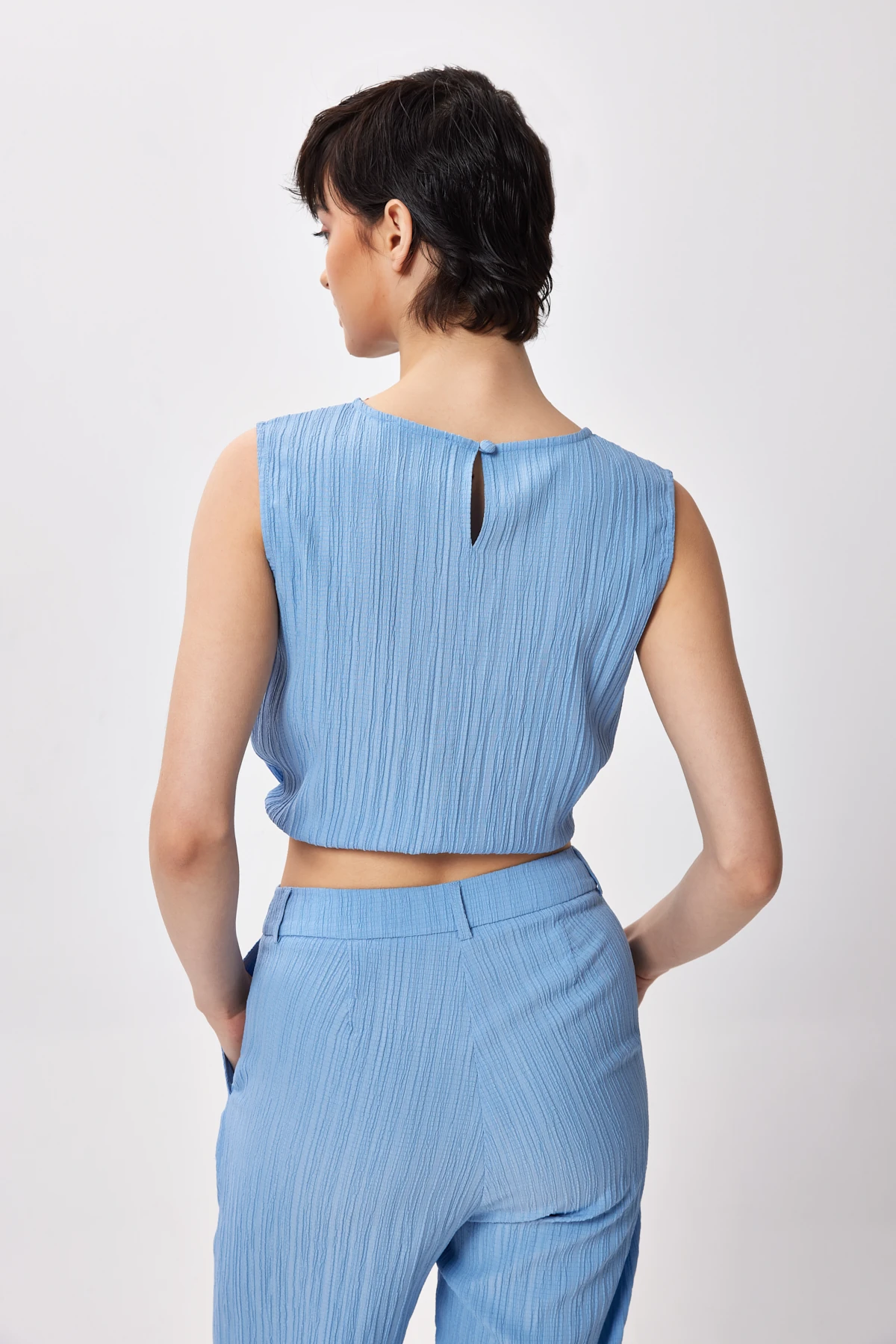 Büzgü Detaylı Kolsuz Crop Bluz - mavi