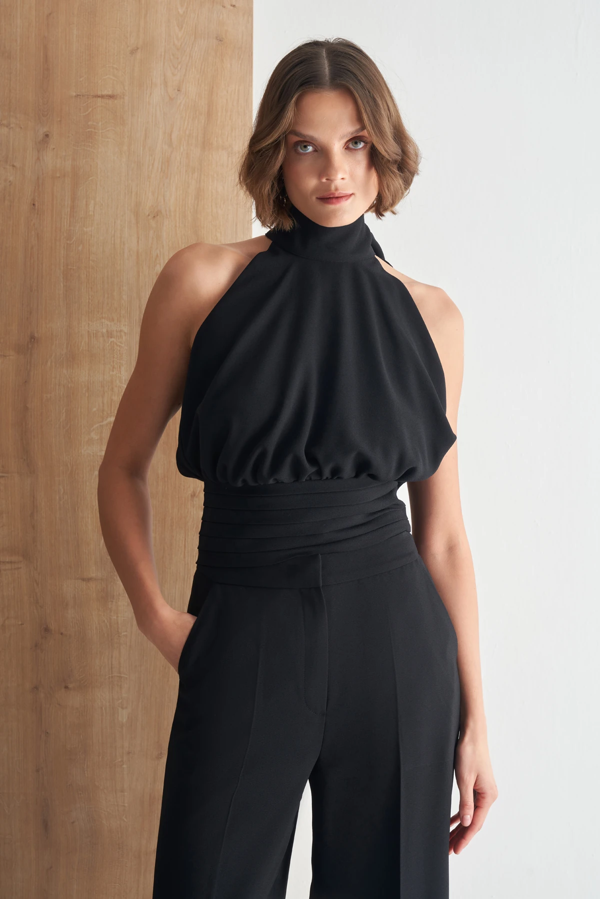 Boyundan Bağlamalı Şık Bluz - Siyah