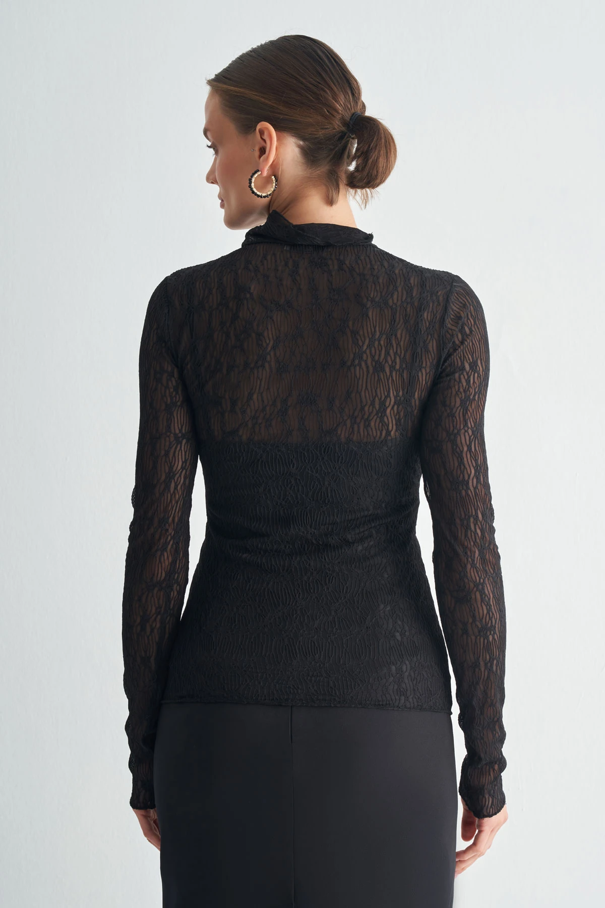 Dantel Dokulu Uzun Kollu Yarı Transparan Bluz